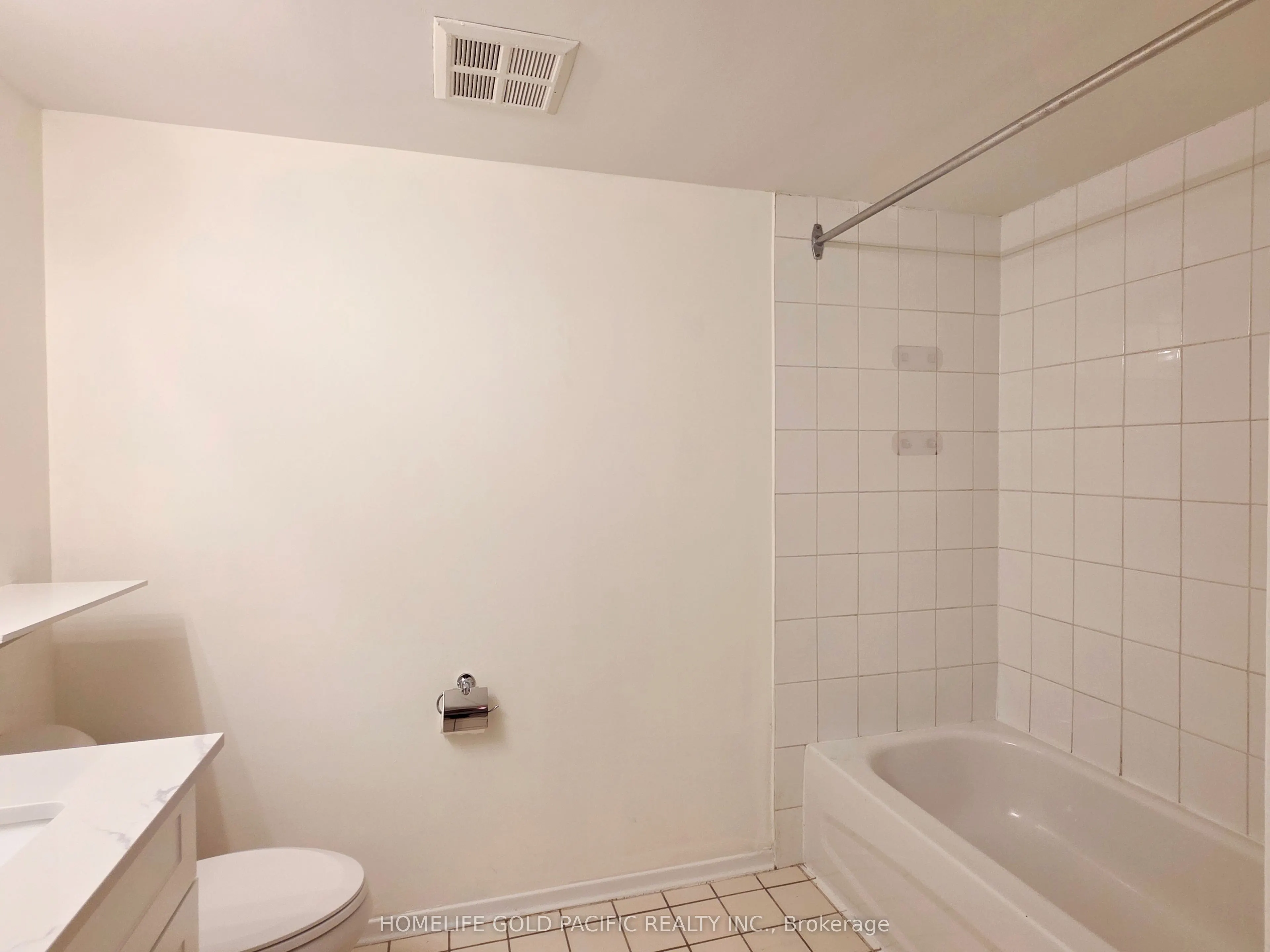 117 Gerrard Street E #207