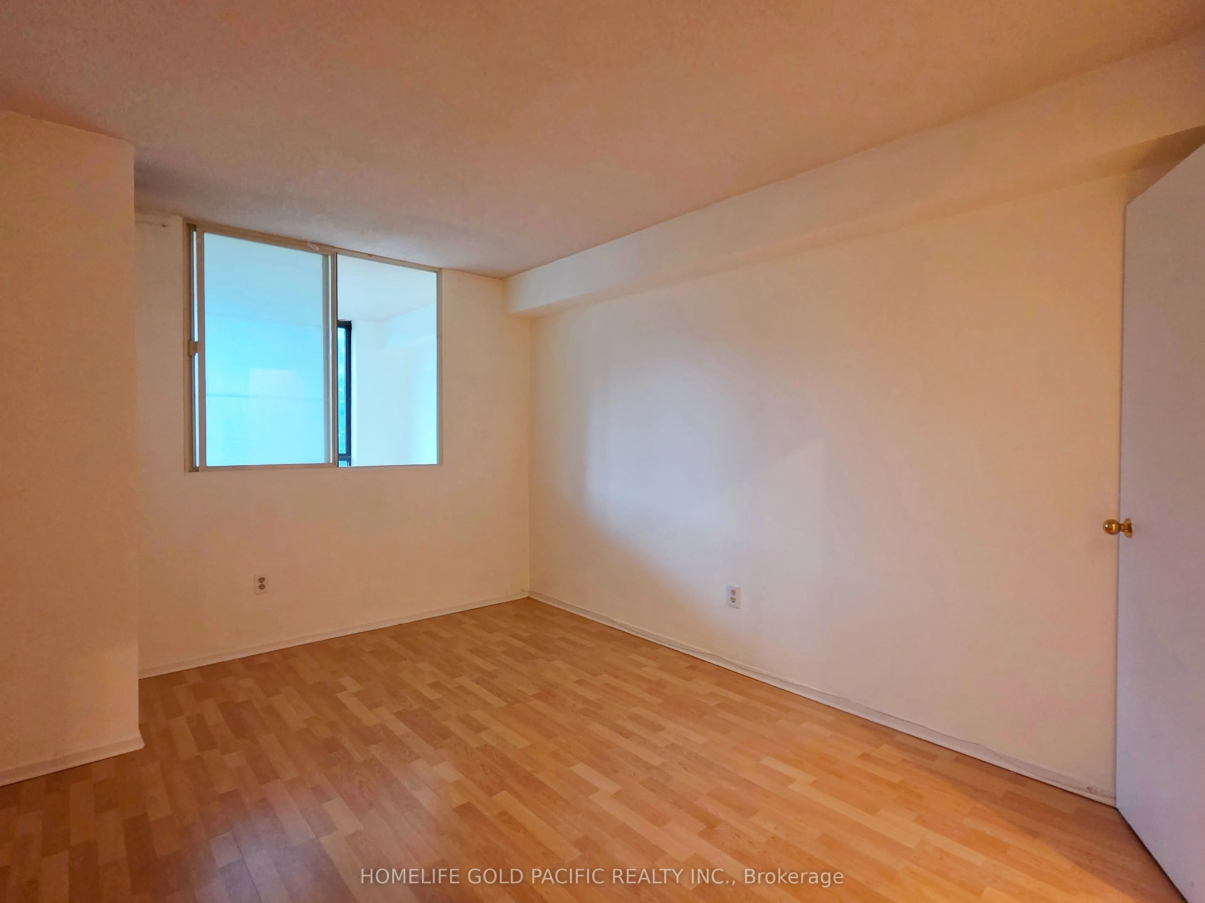 117 Gerrard Street E #207