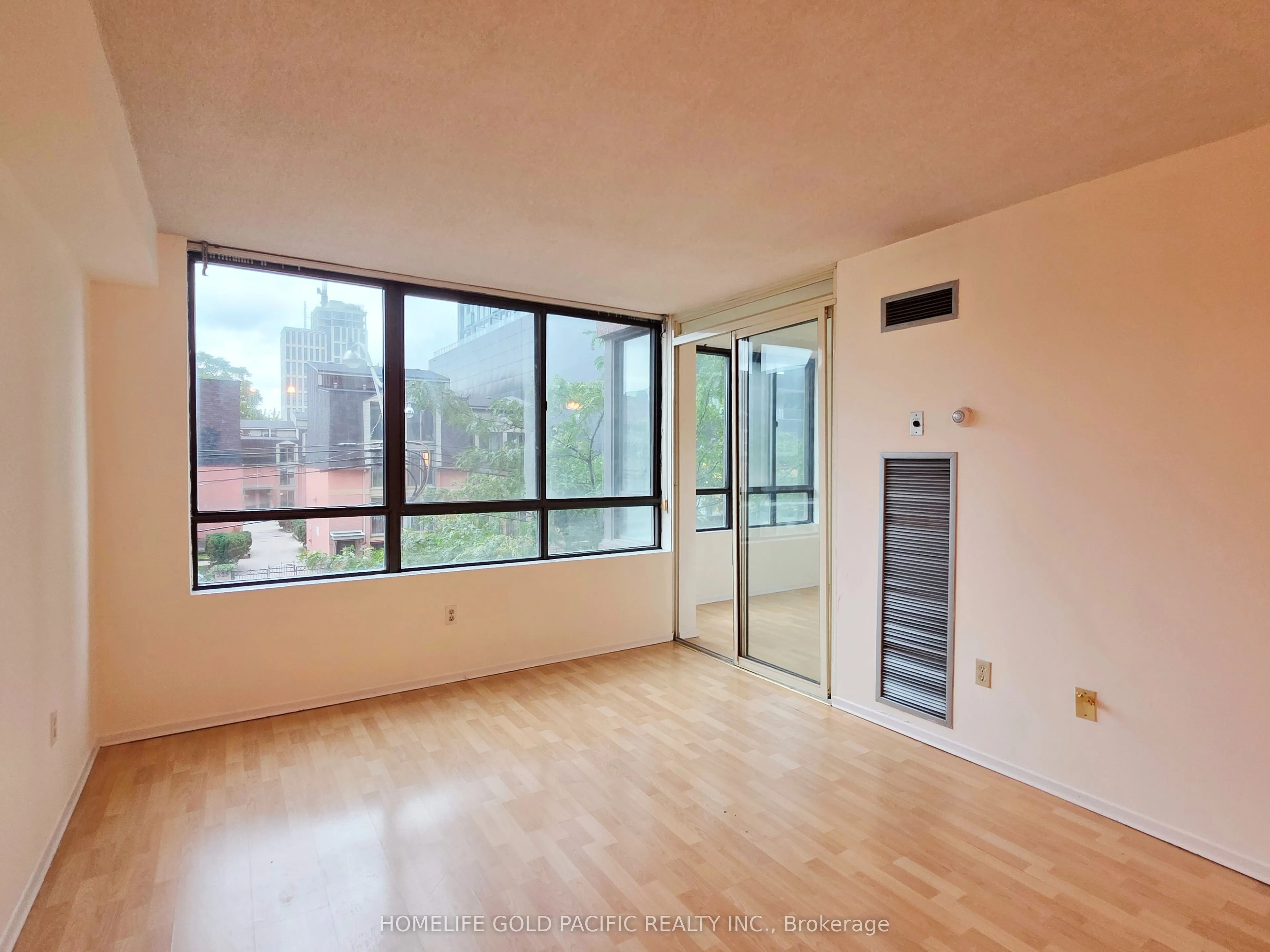 117 Gerrard Street E #207
