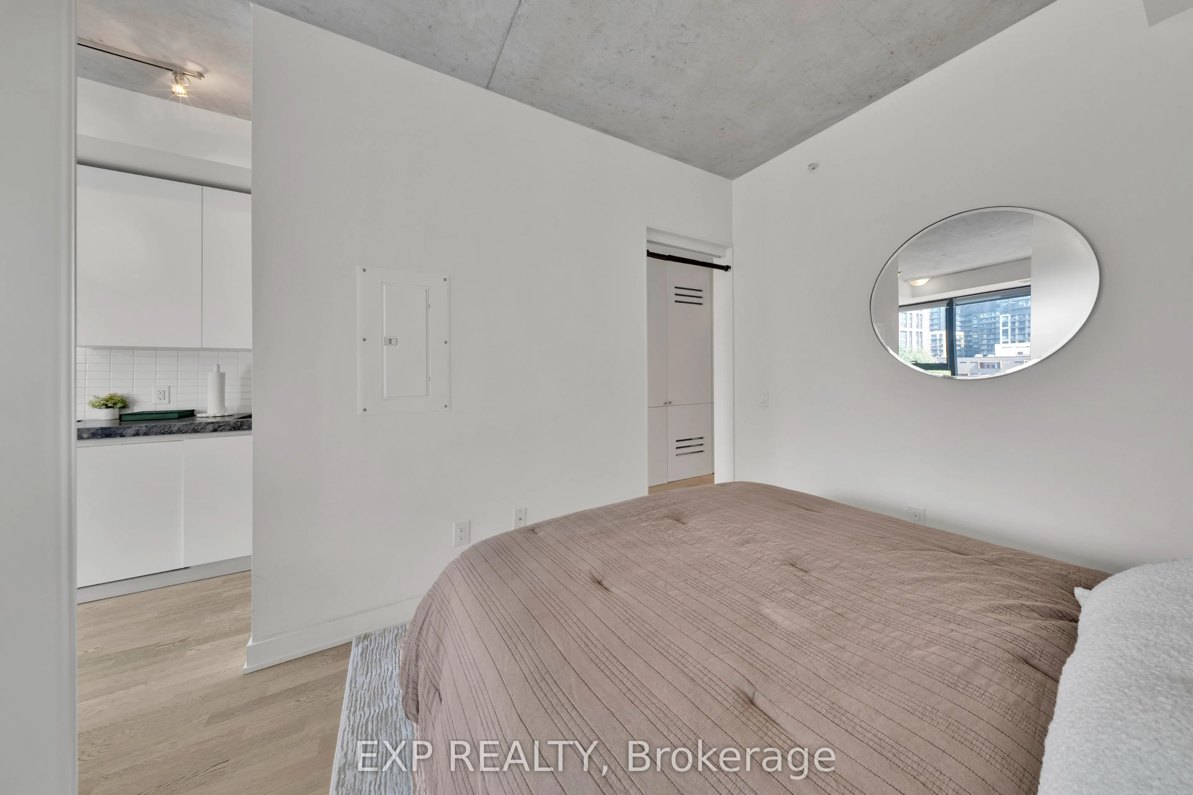 629 King Street #625