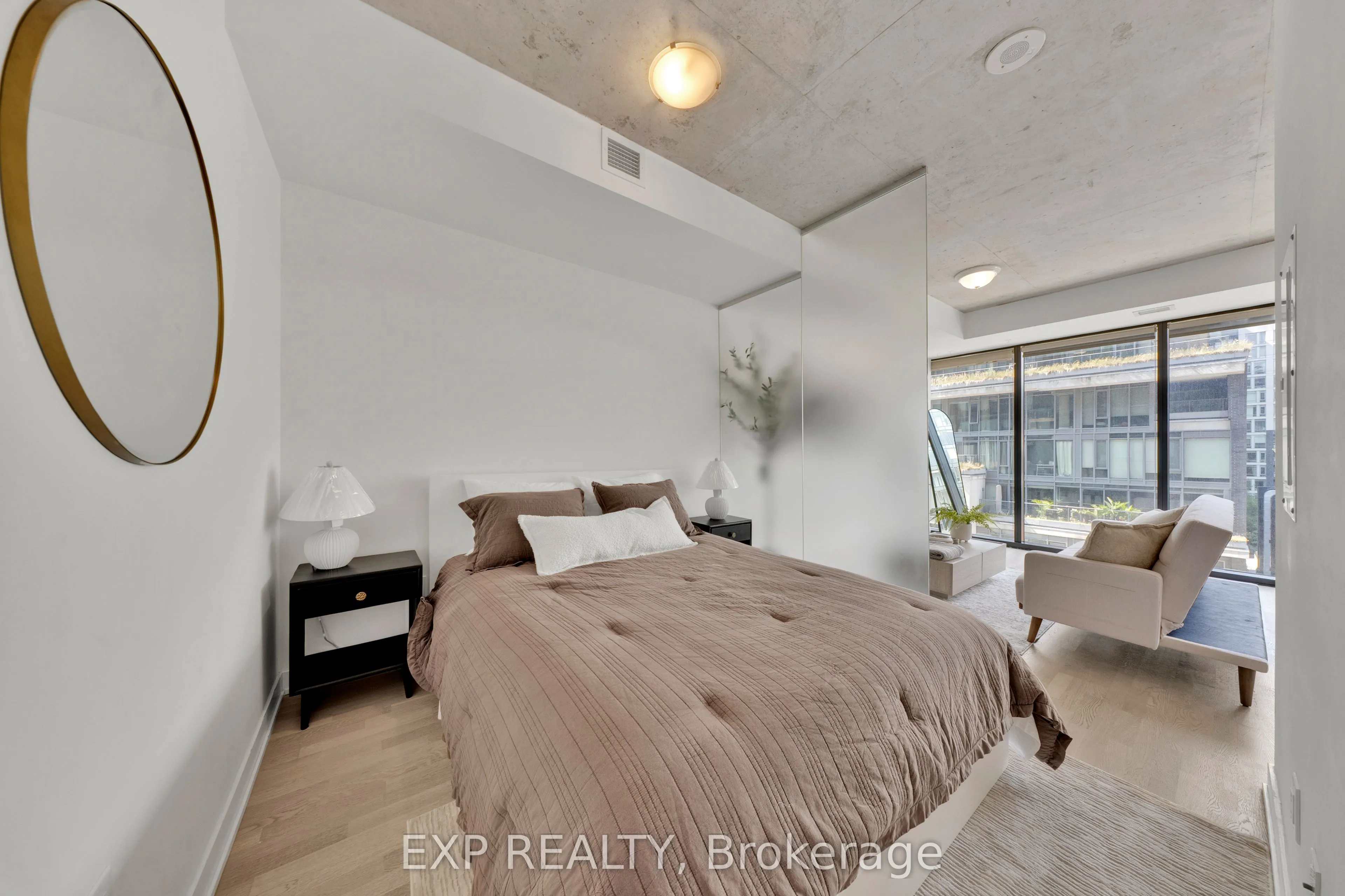 629 King Street #625