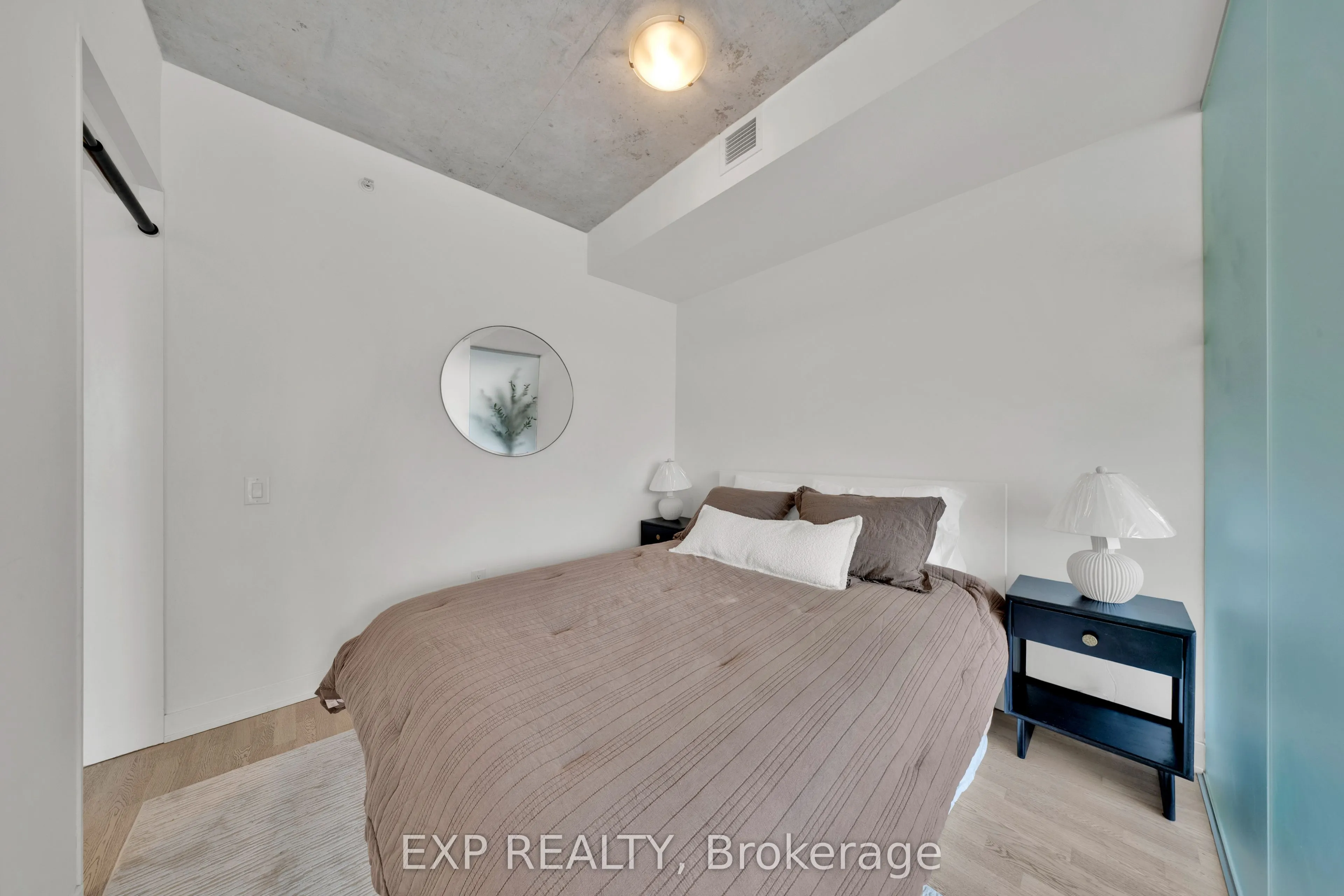 629 King Street #625