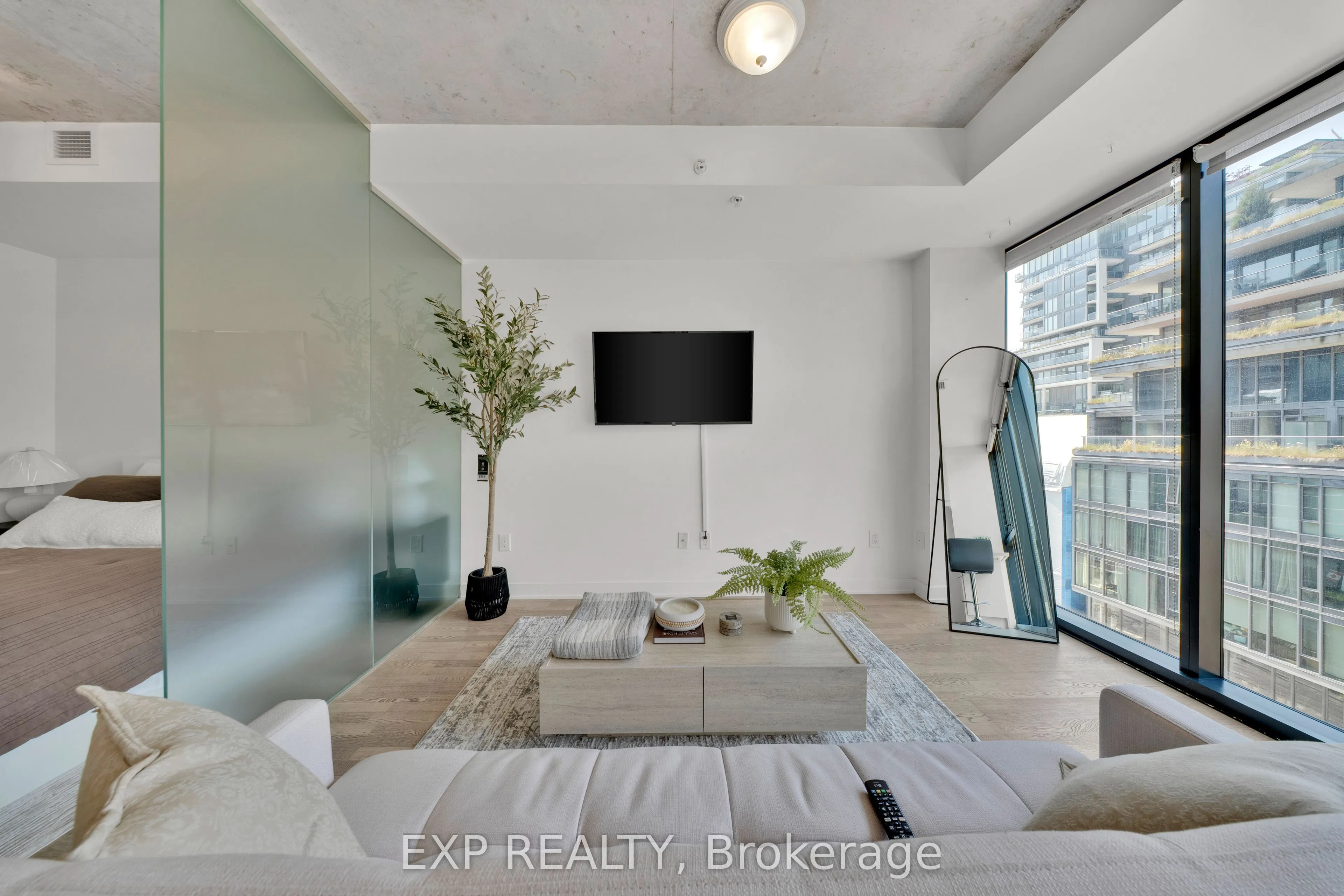 629 King Street #625