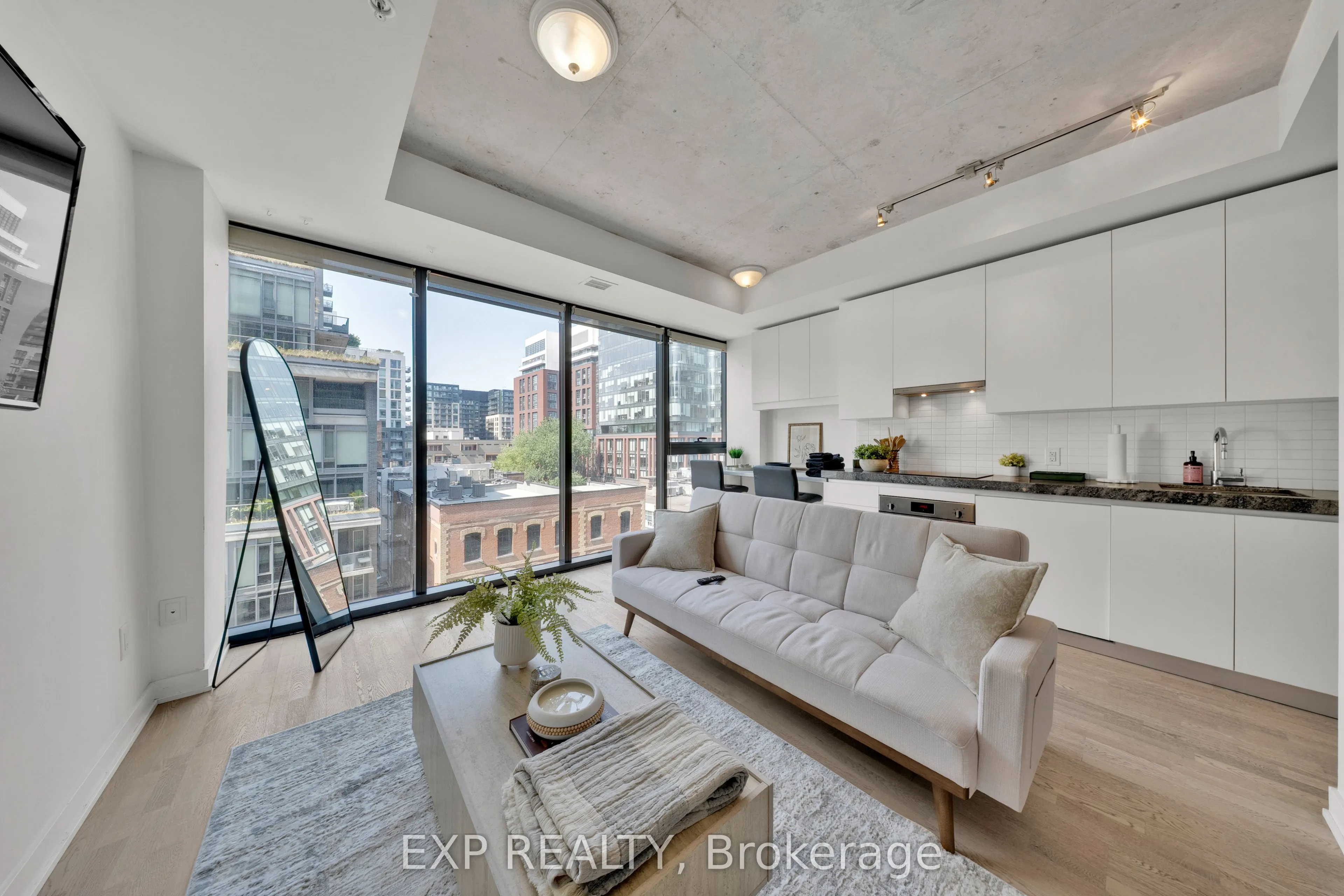 629 King Street #625