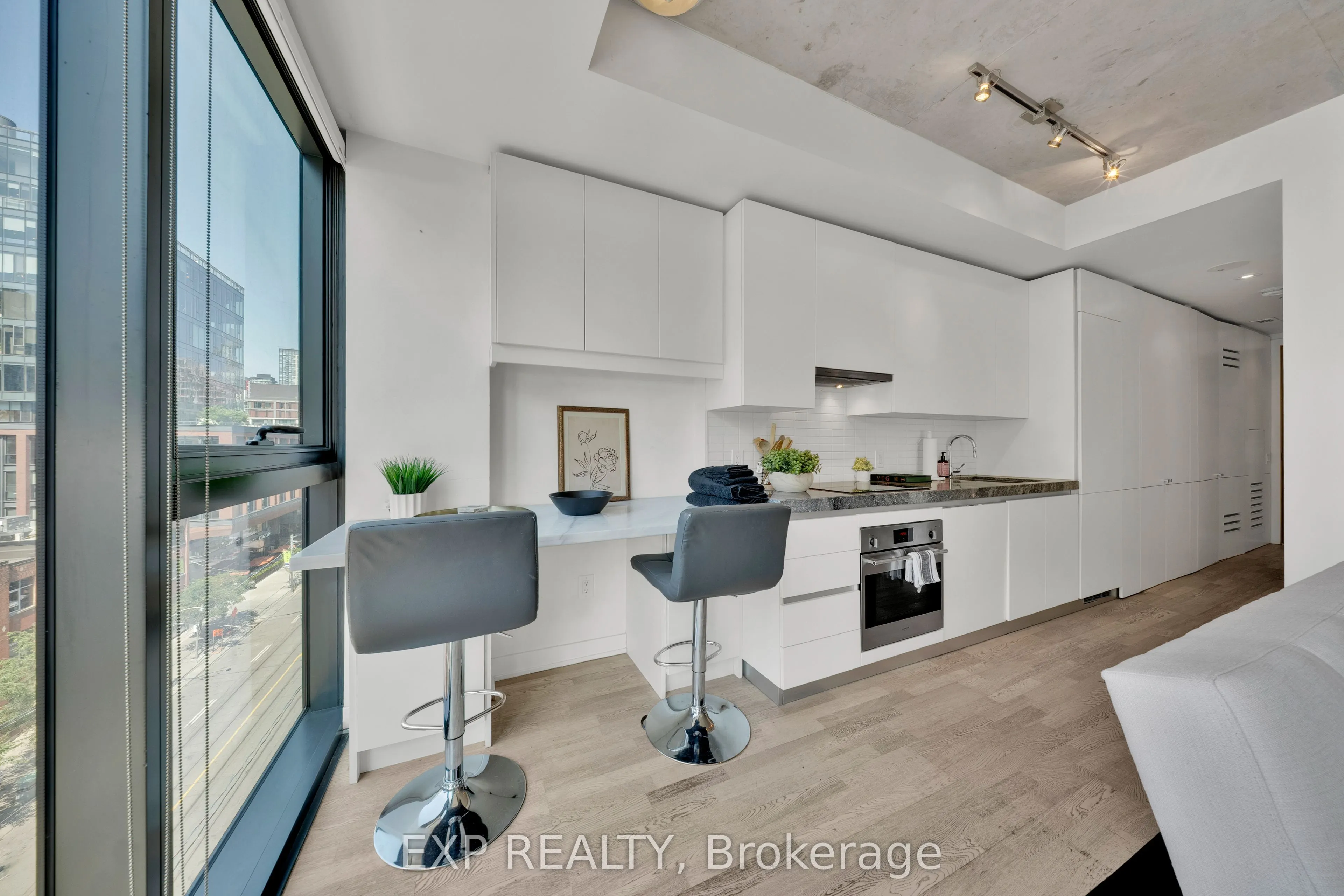 629 King Street #625