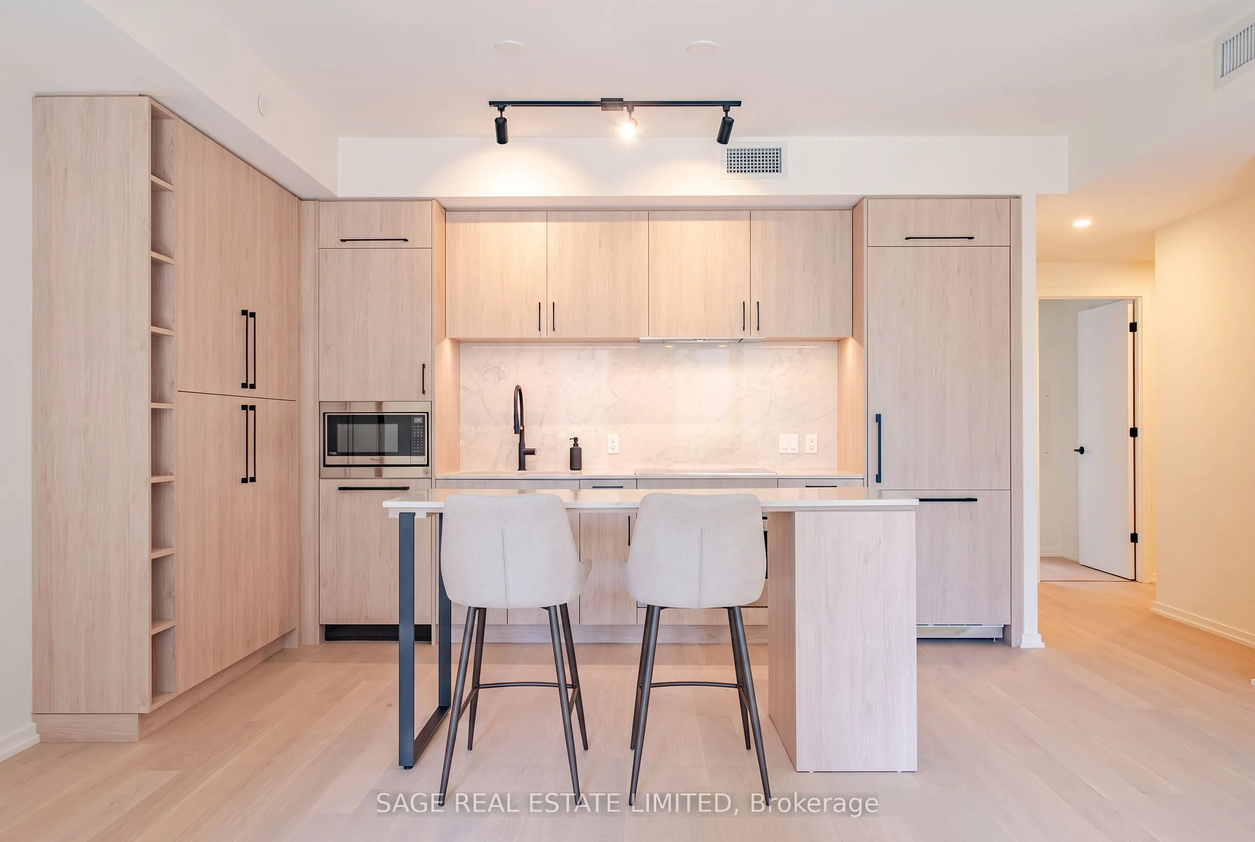 109 Erskine Avenue #511