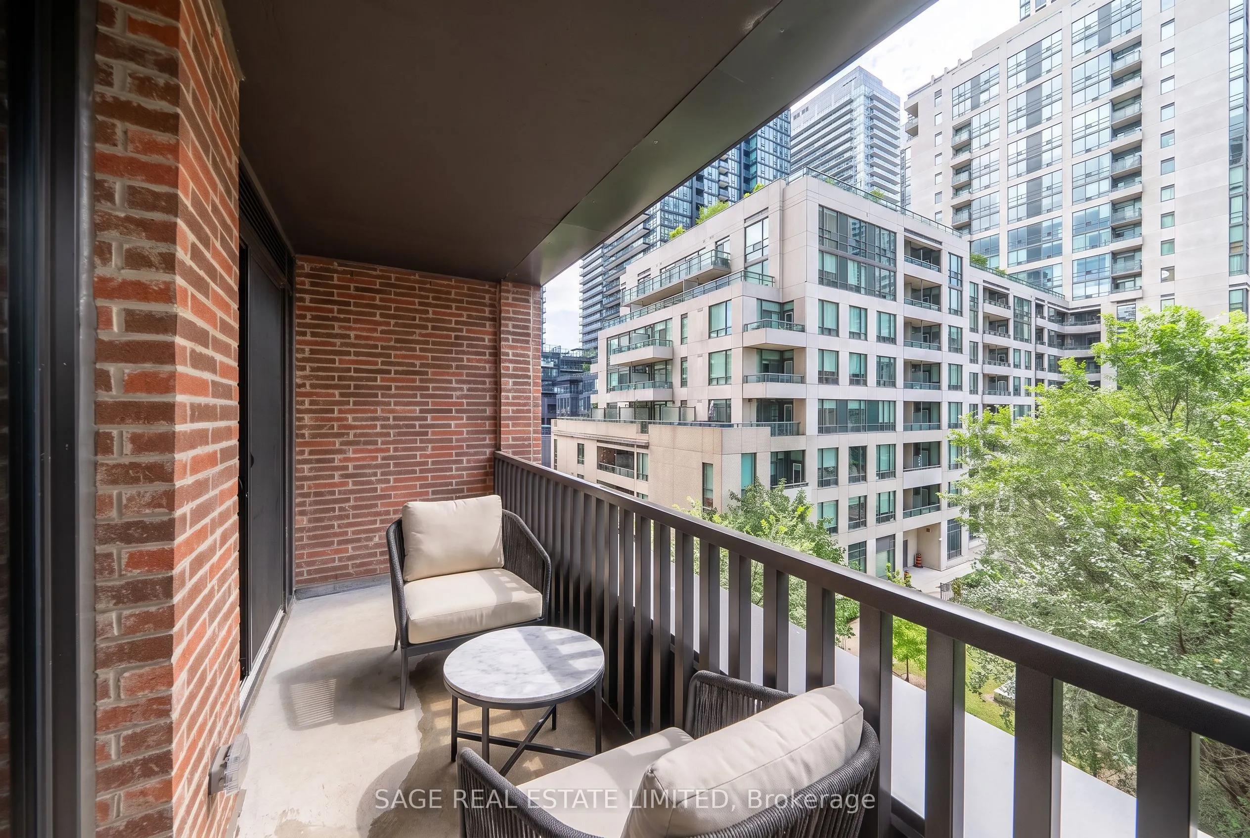 109 Erskine Avenue #511