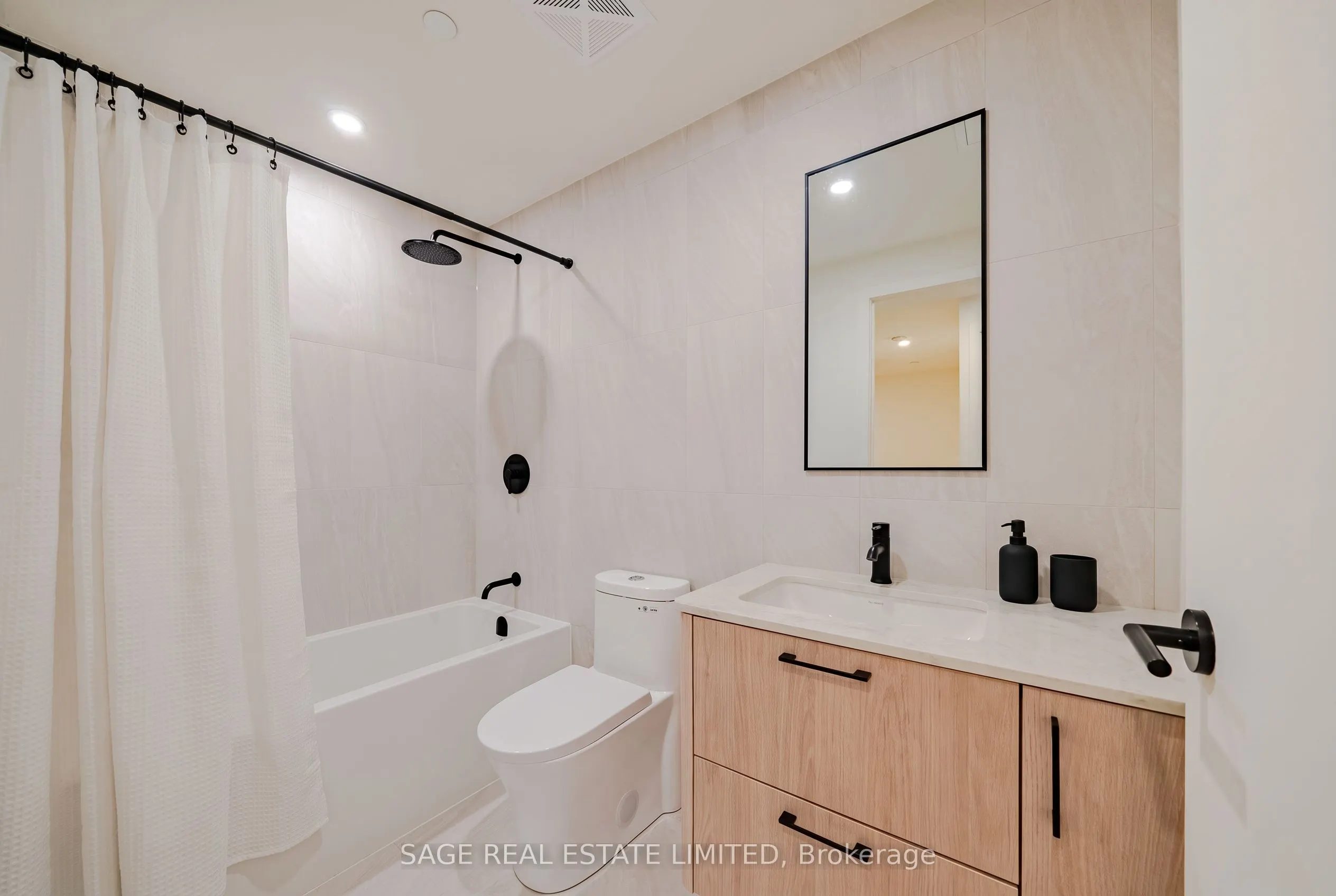 109 Erskine Avenue #511