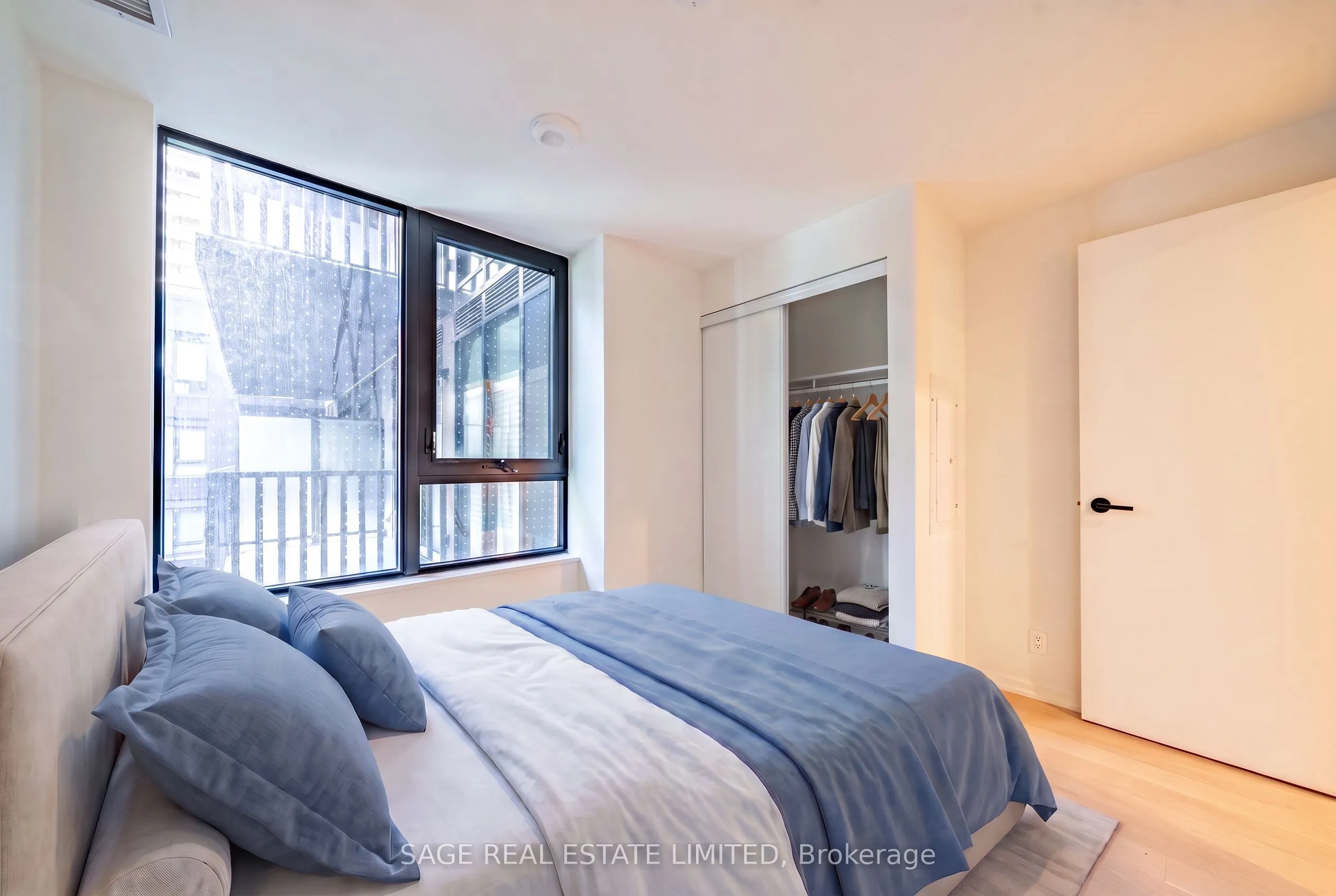 109 Erskine Avenue #511