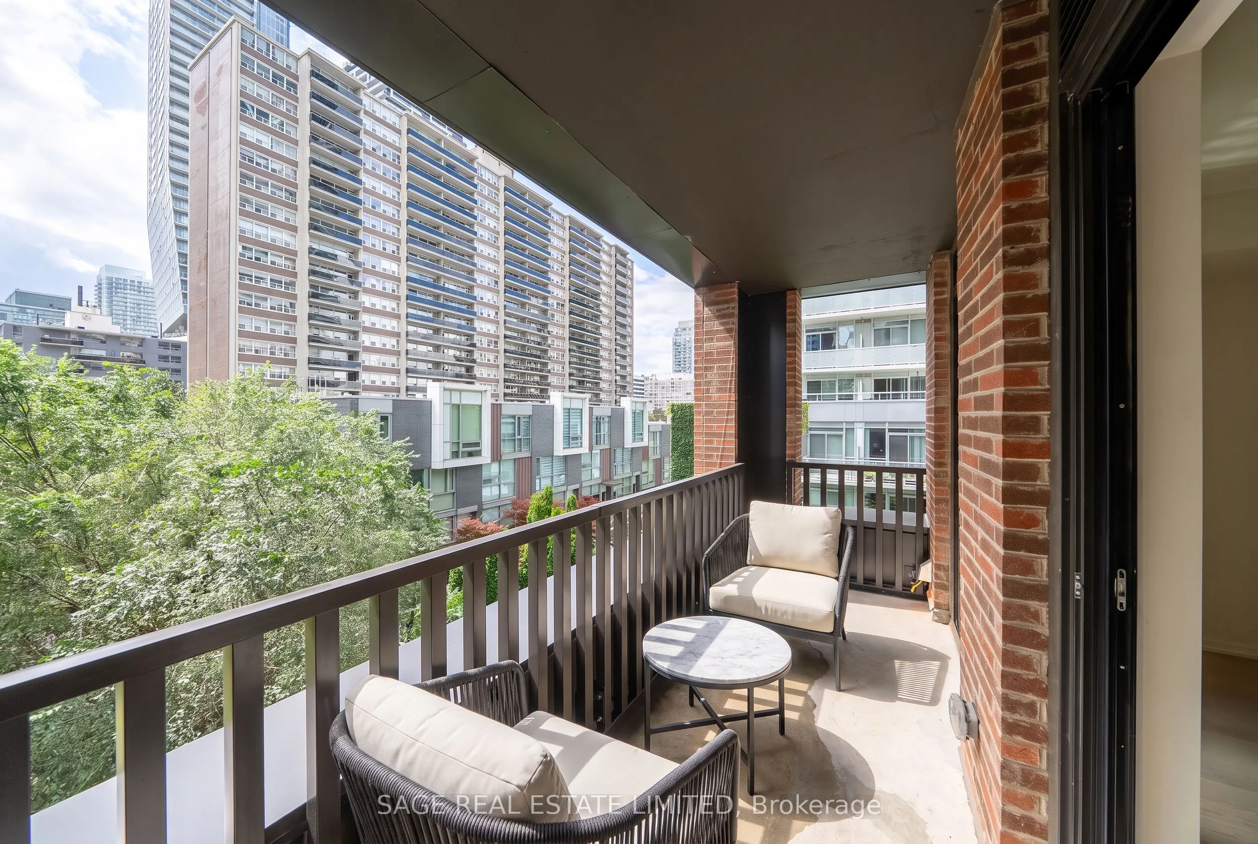 109 Erskine Avenue #511