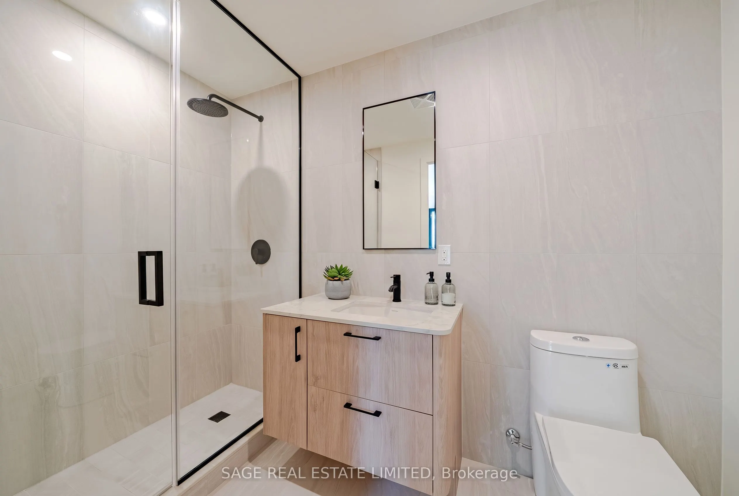 109 Erskine Avenue #511