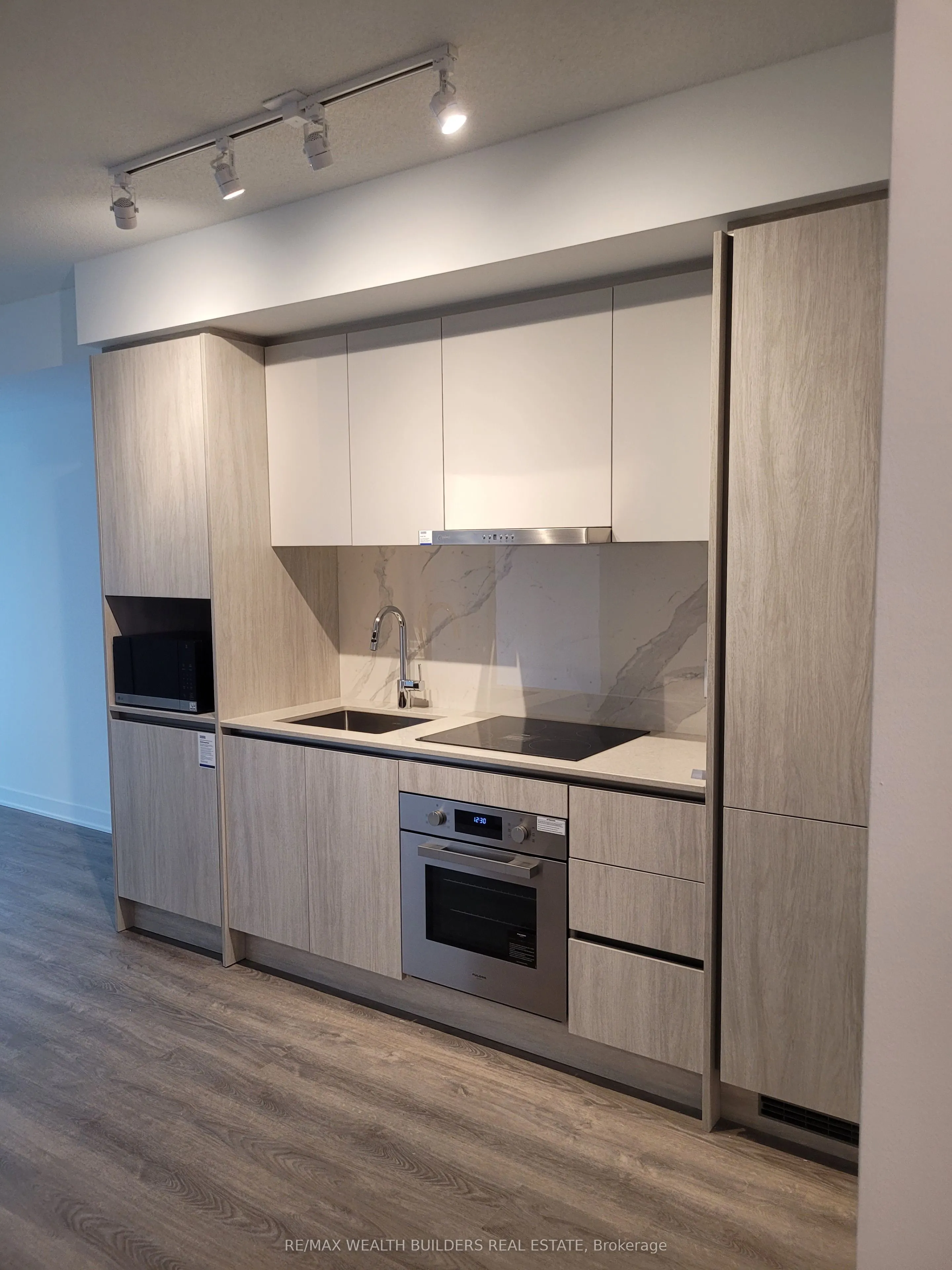180 Front Street E #610