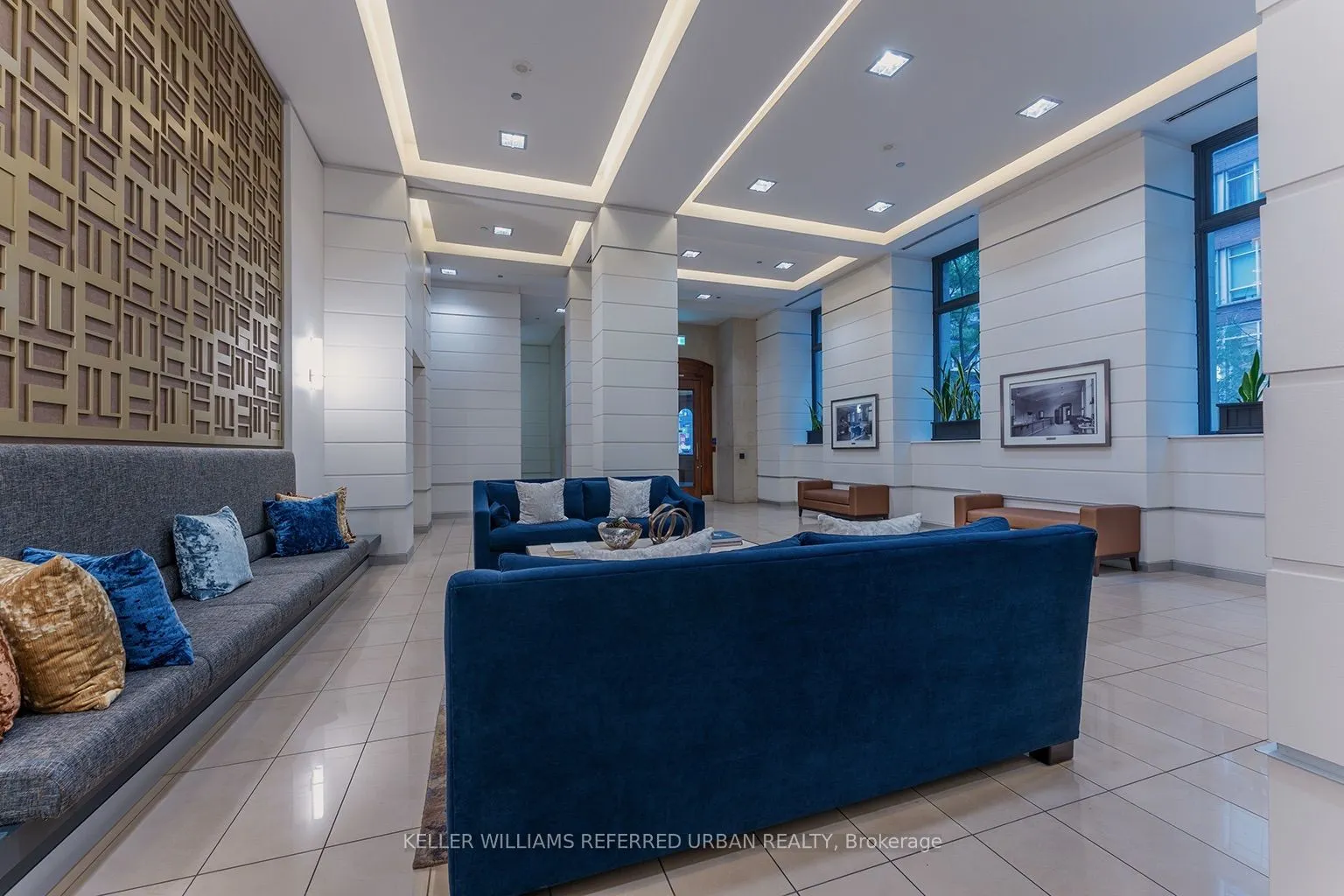 230 King Street E #304