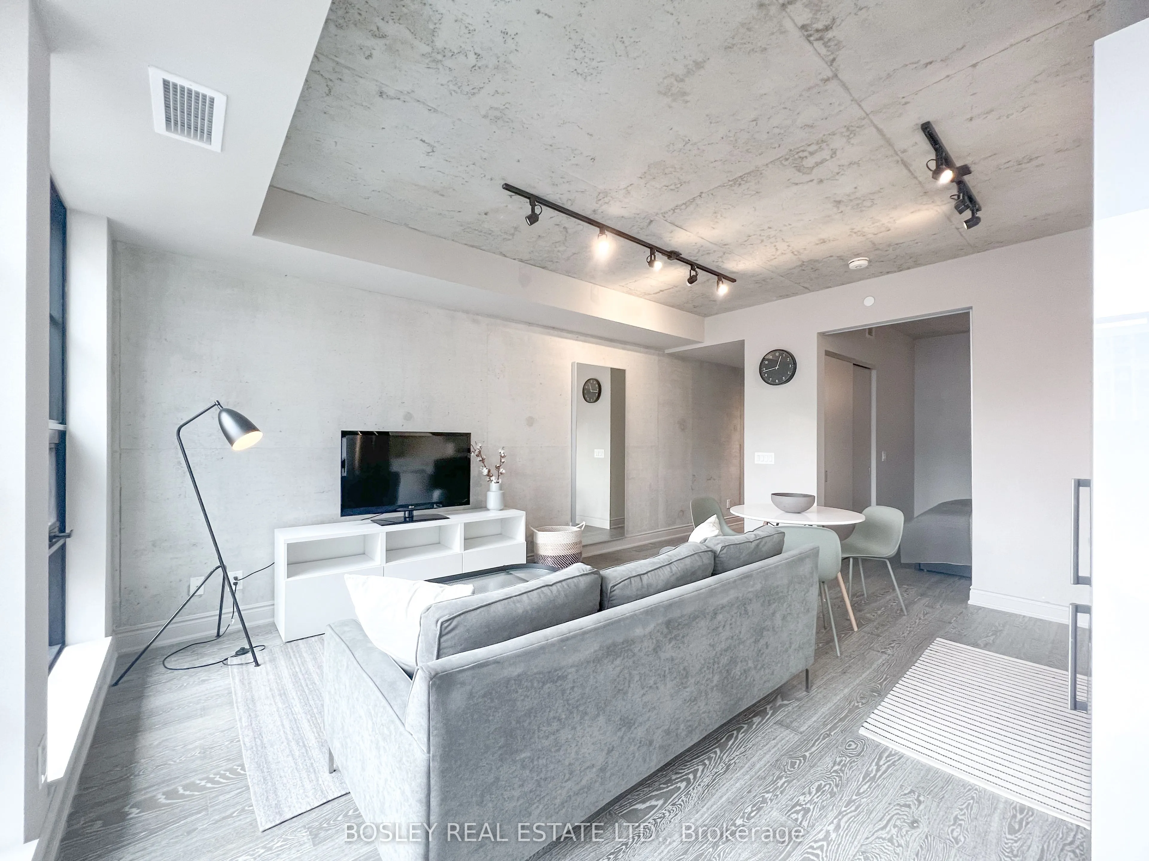 608 Richmond Street W #709