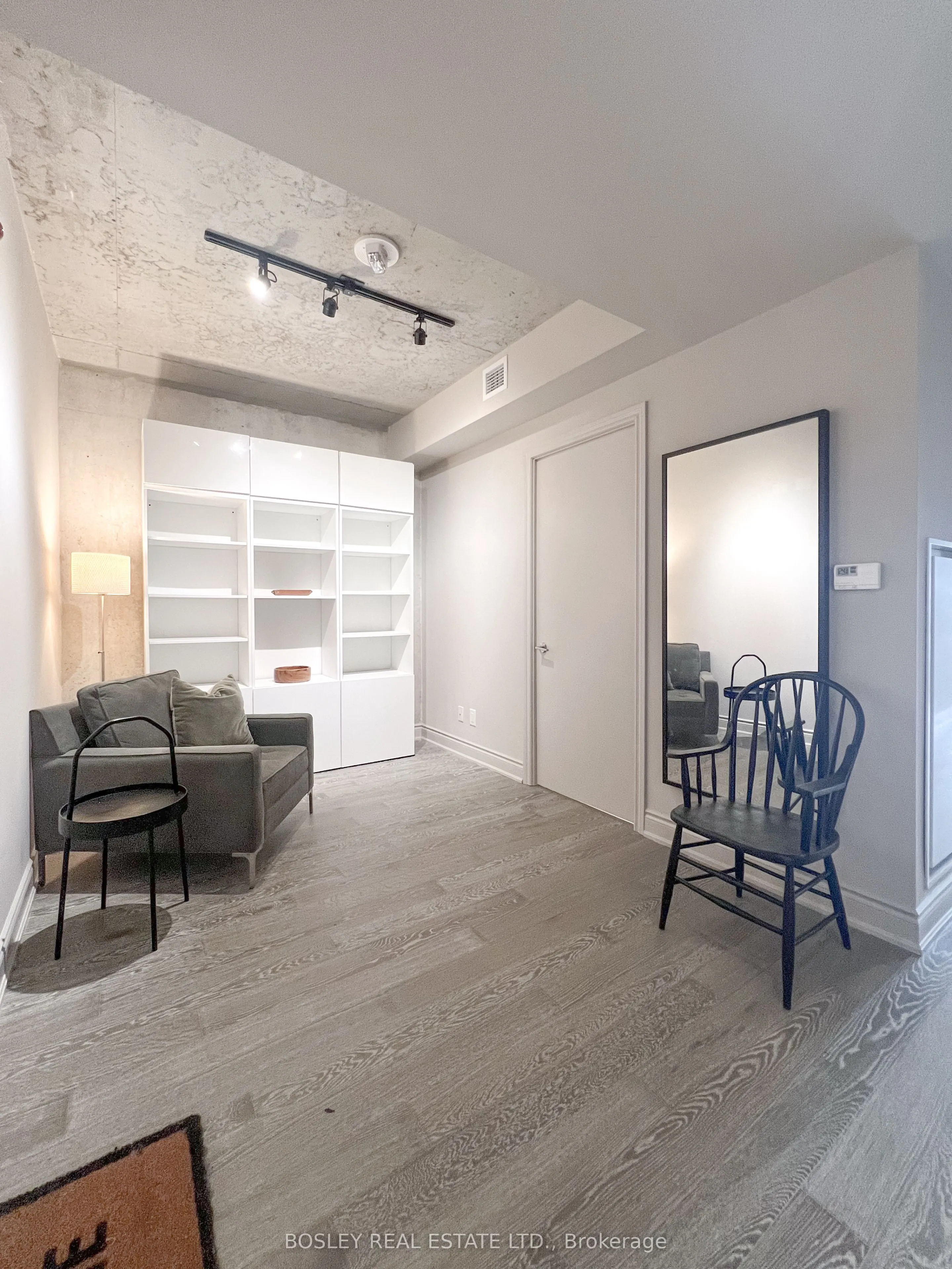 608 Richmond Street W #709
