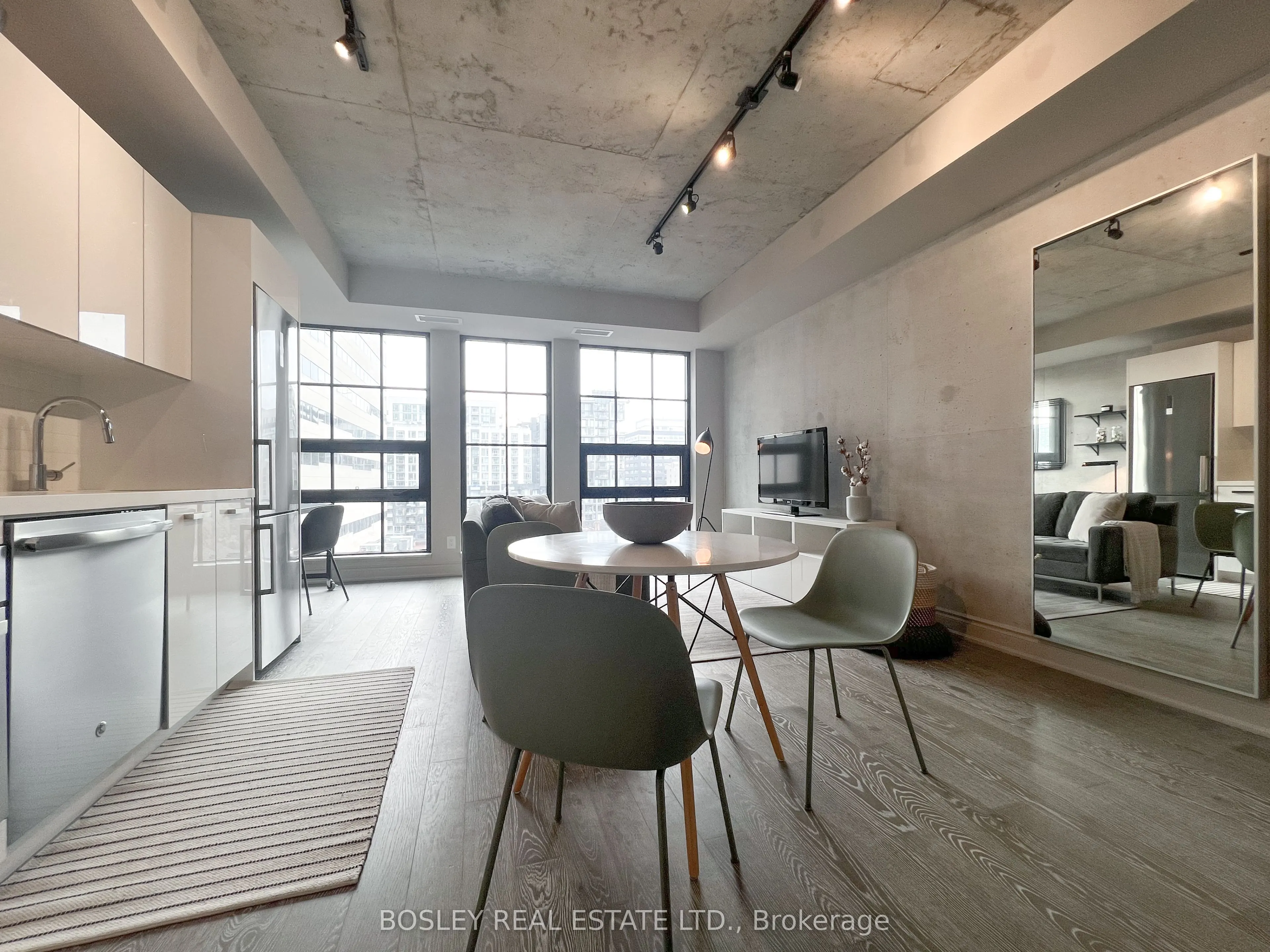 608 Richmond Street W #709