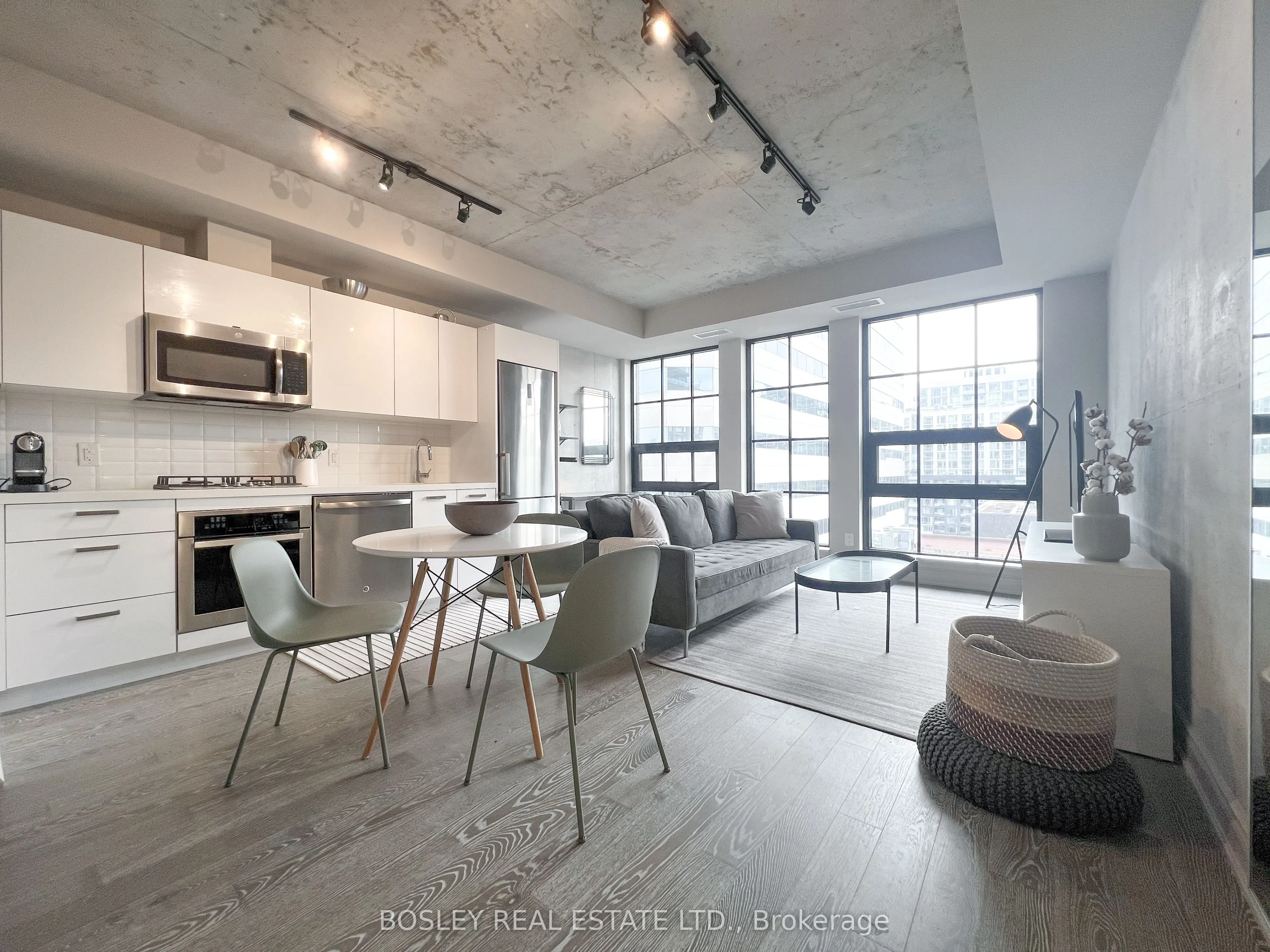 608 Richmond Street W #709
