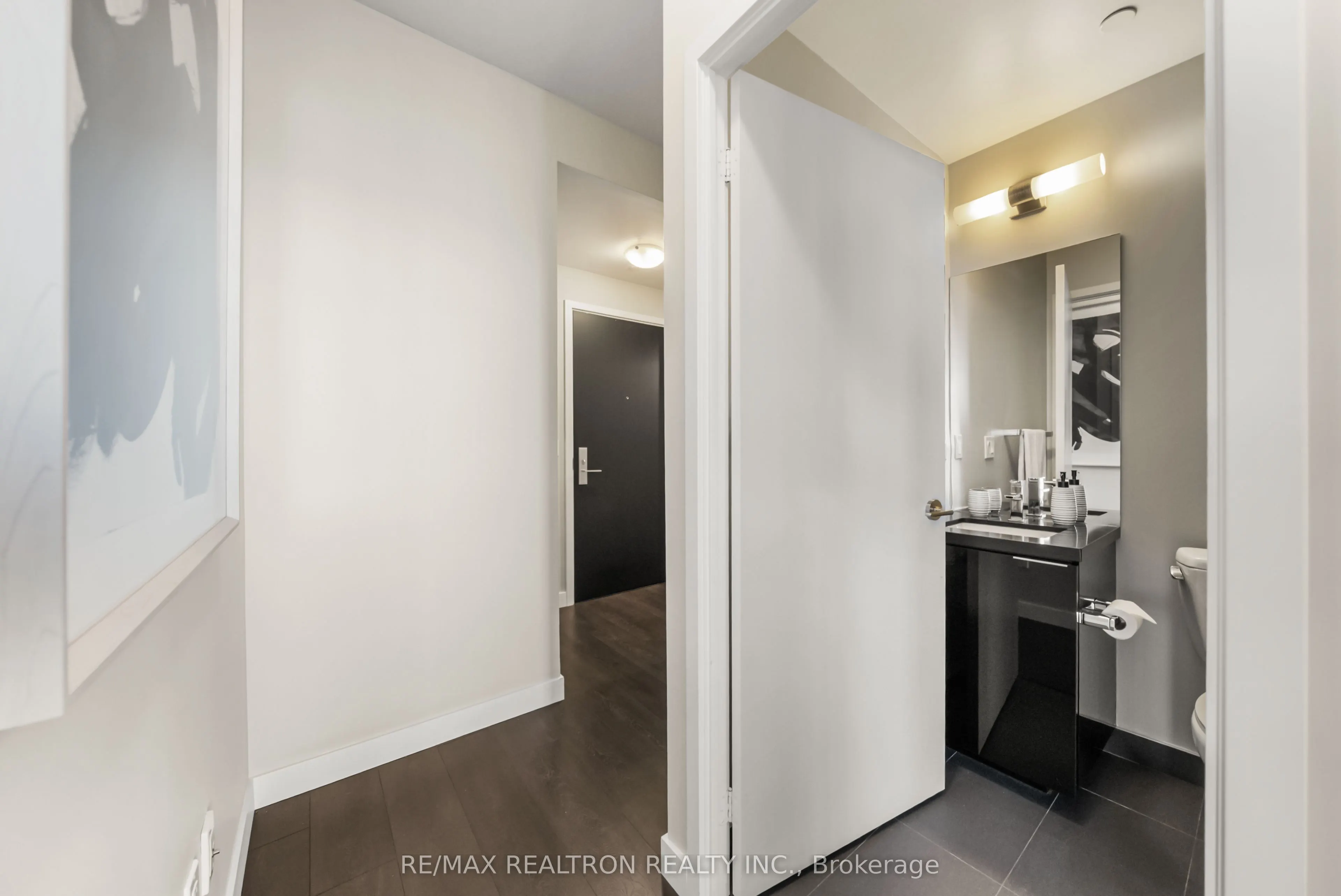 8 Eglinton Avenue E #4711