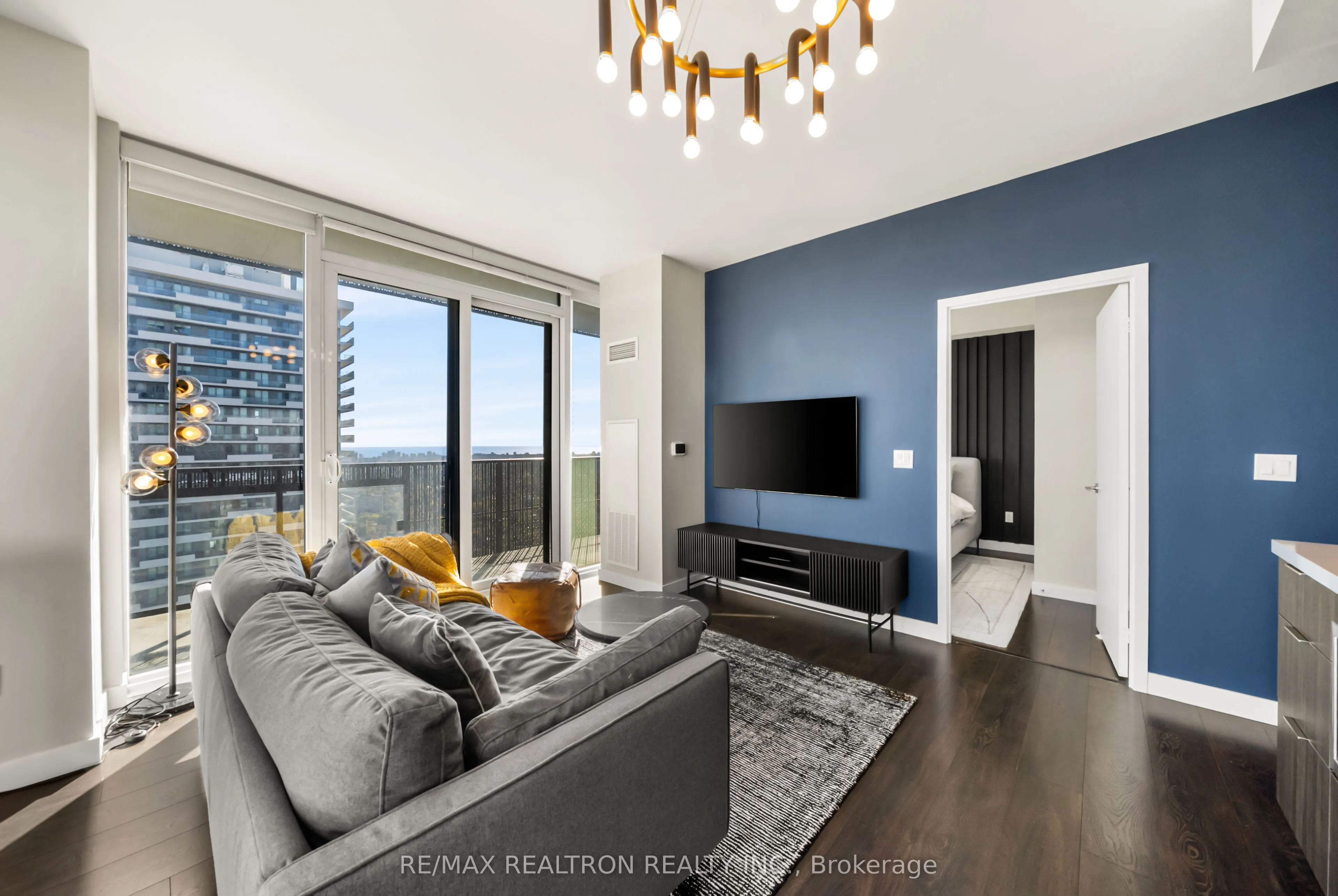 8 Eglinton Avenue E #4711