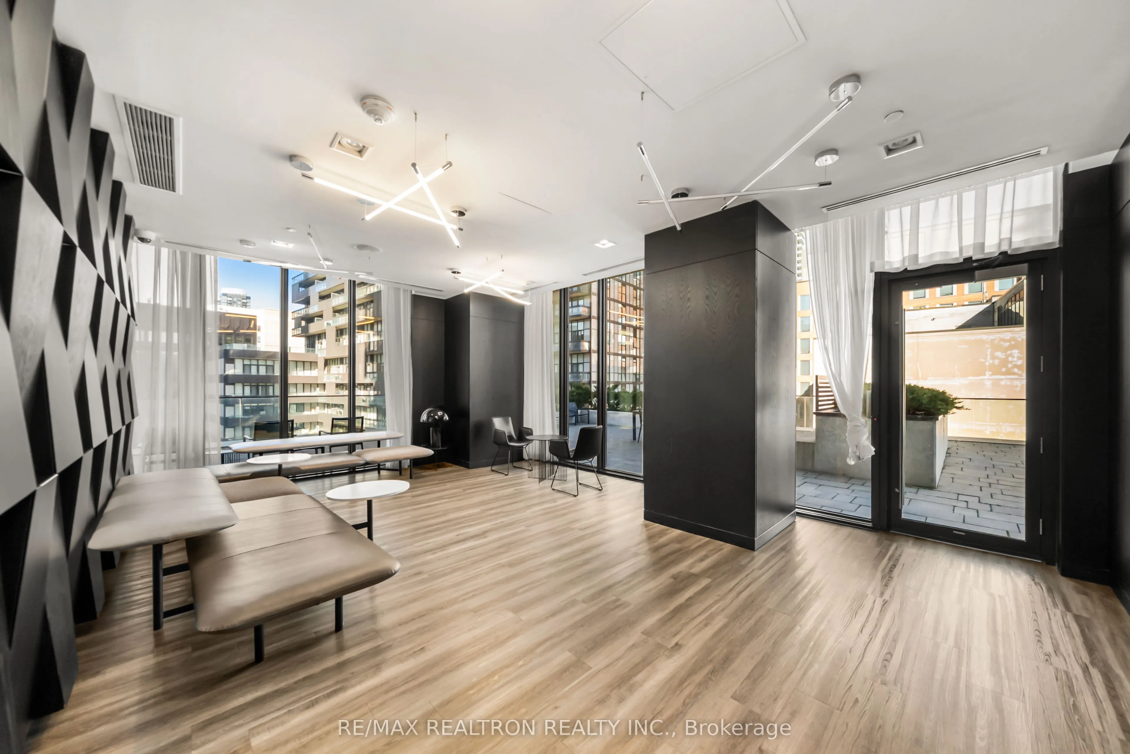 8 Eglinton Avenue E #4711