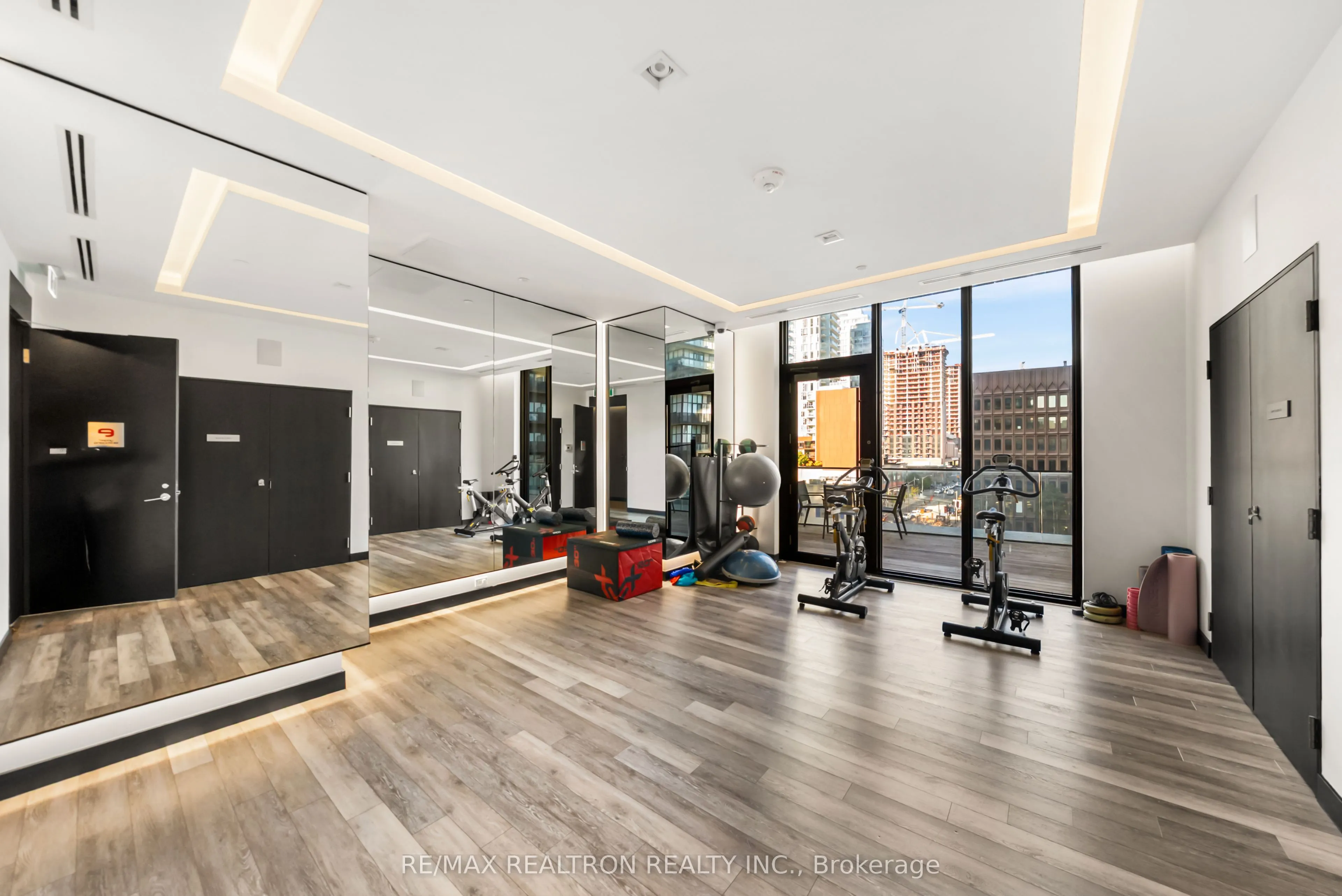 8 Eglinton Avenue E #4711