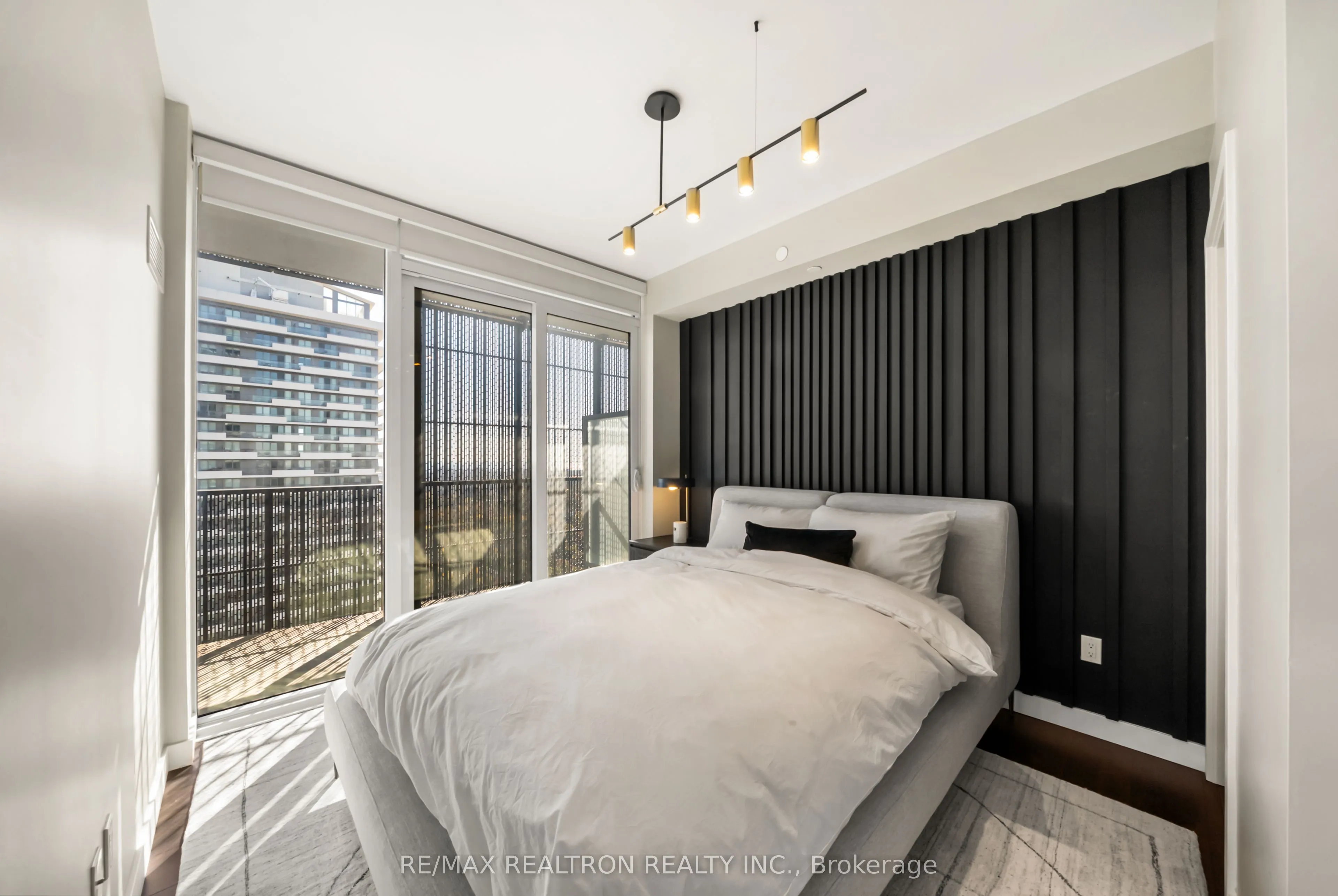 8 Eglinton Avenue E #4711