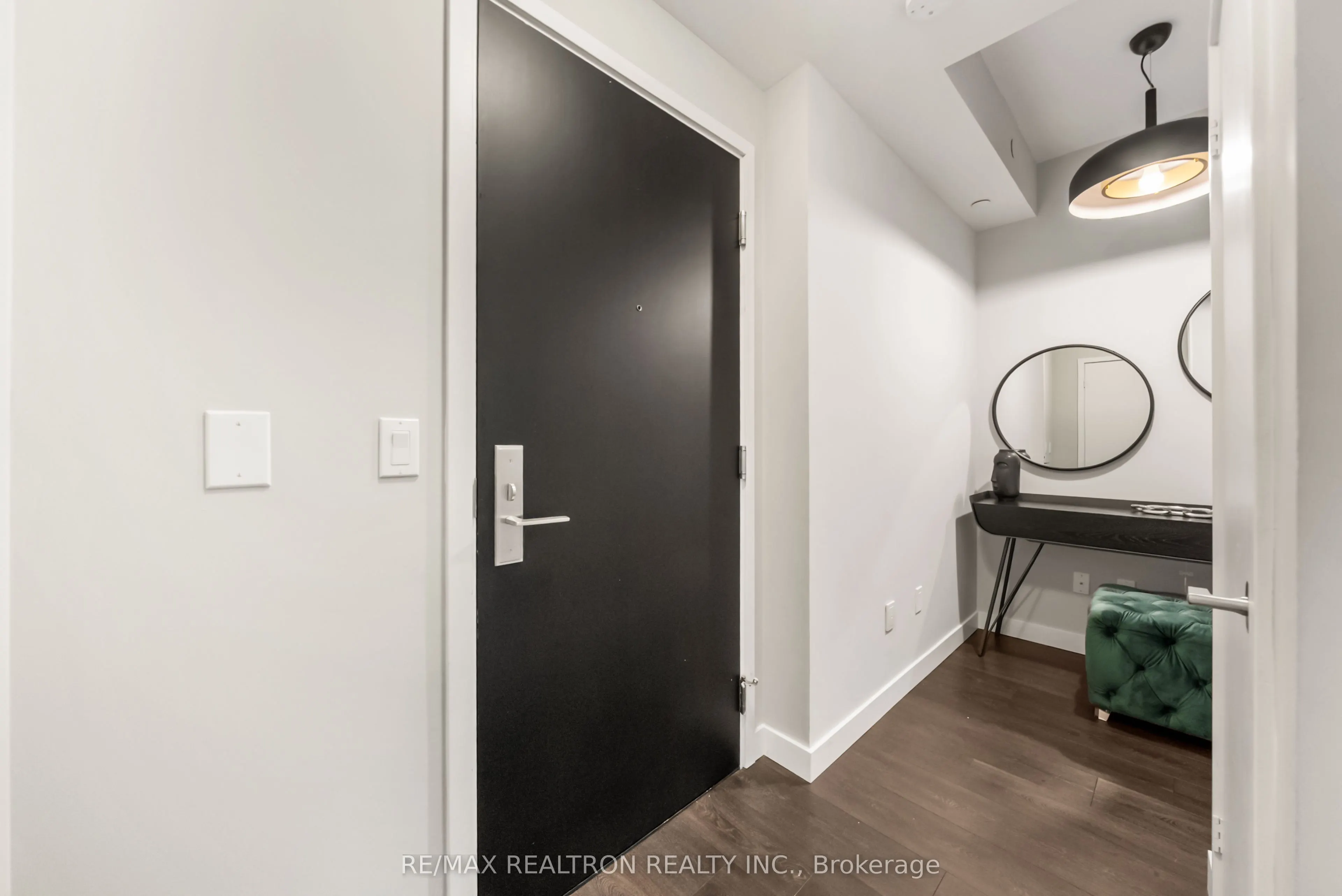 8 Eglinton Avenue E #4711