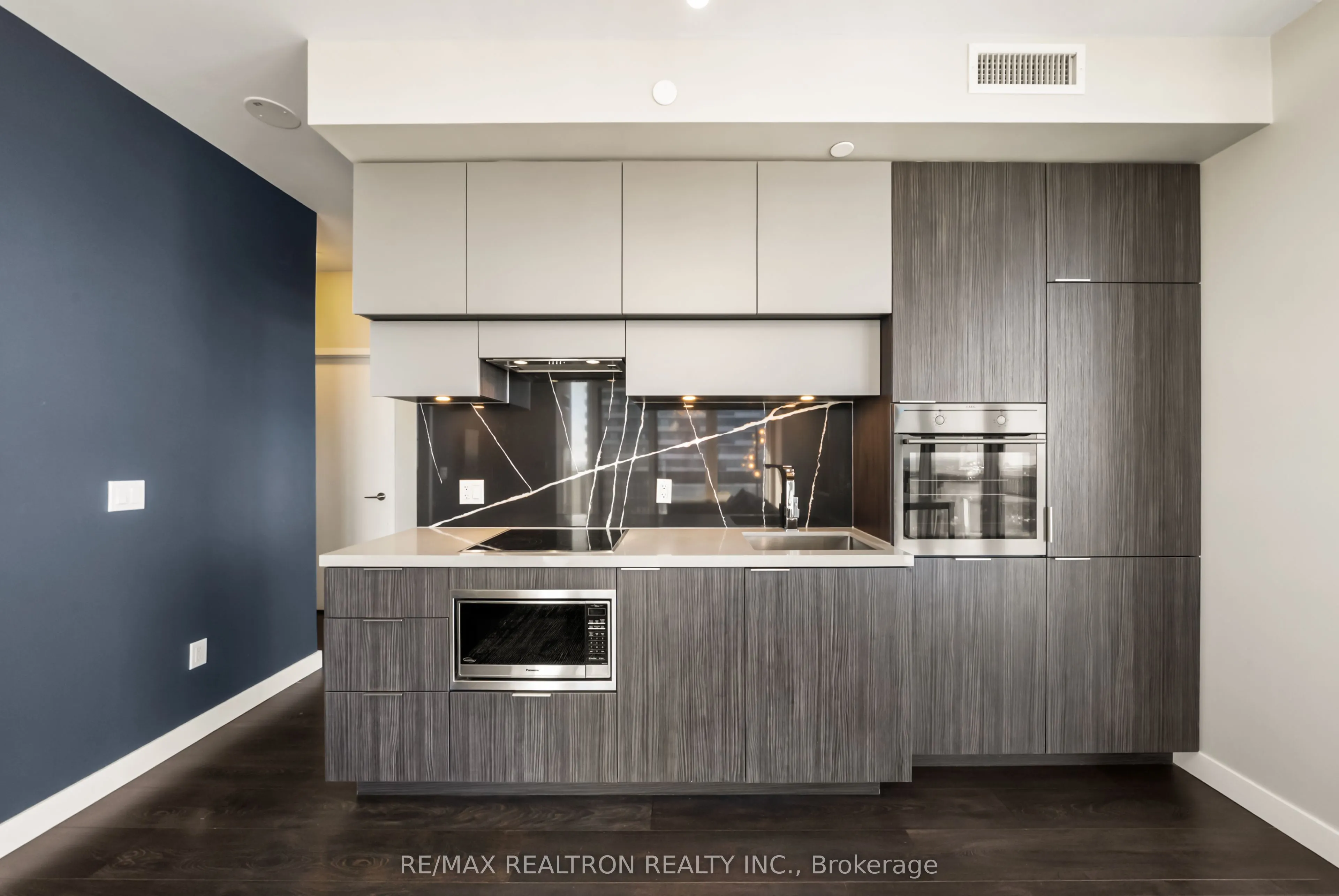8 Eglinton Avenue E #4711