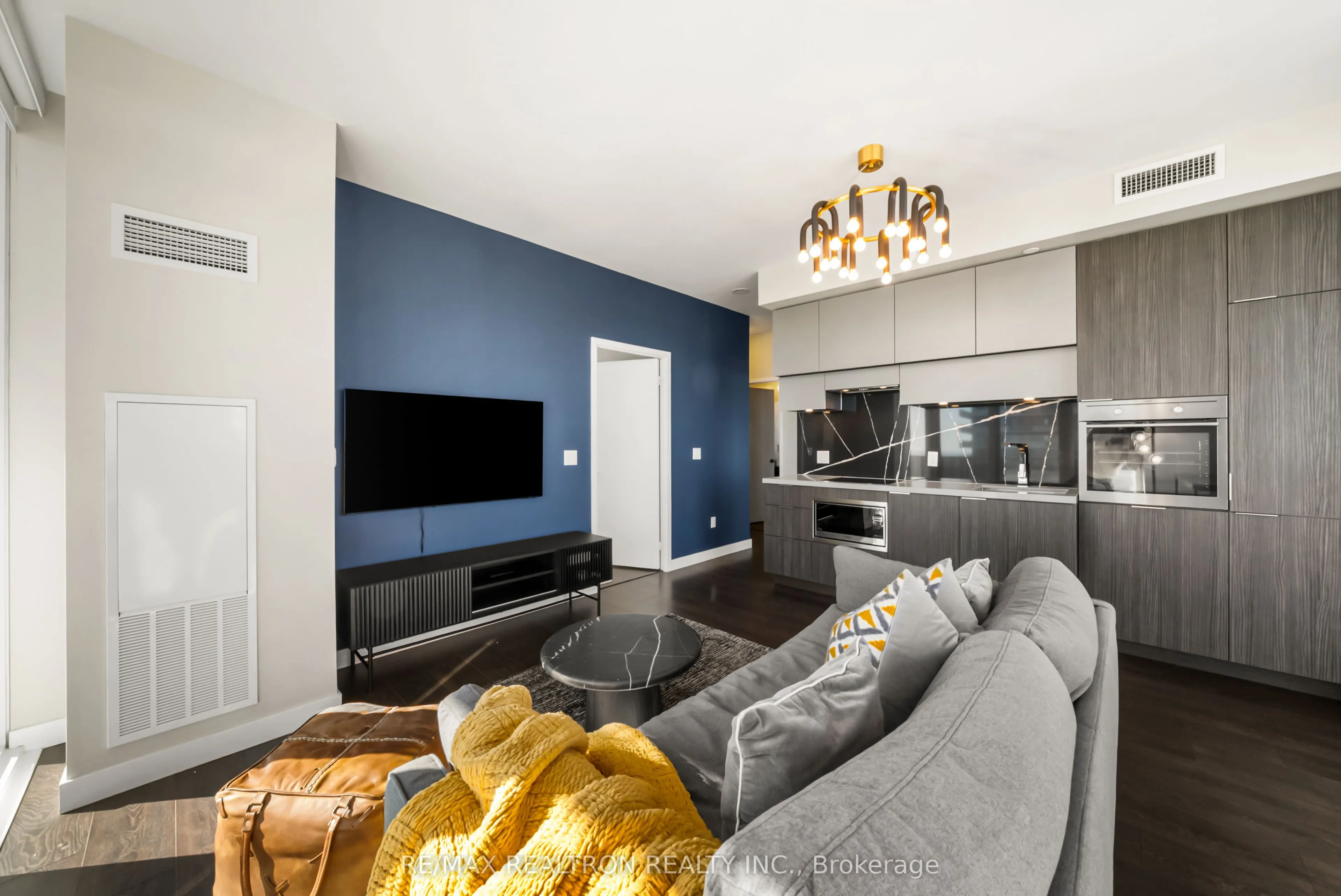 8 Eglinton Avenue E #4711