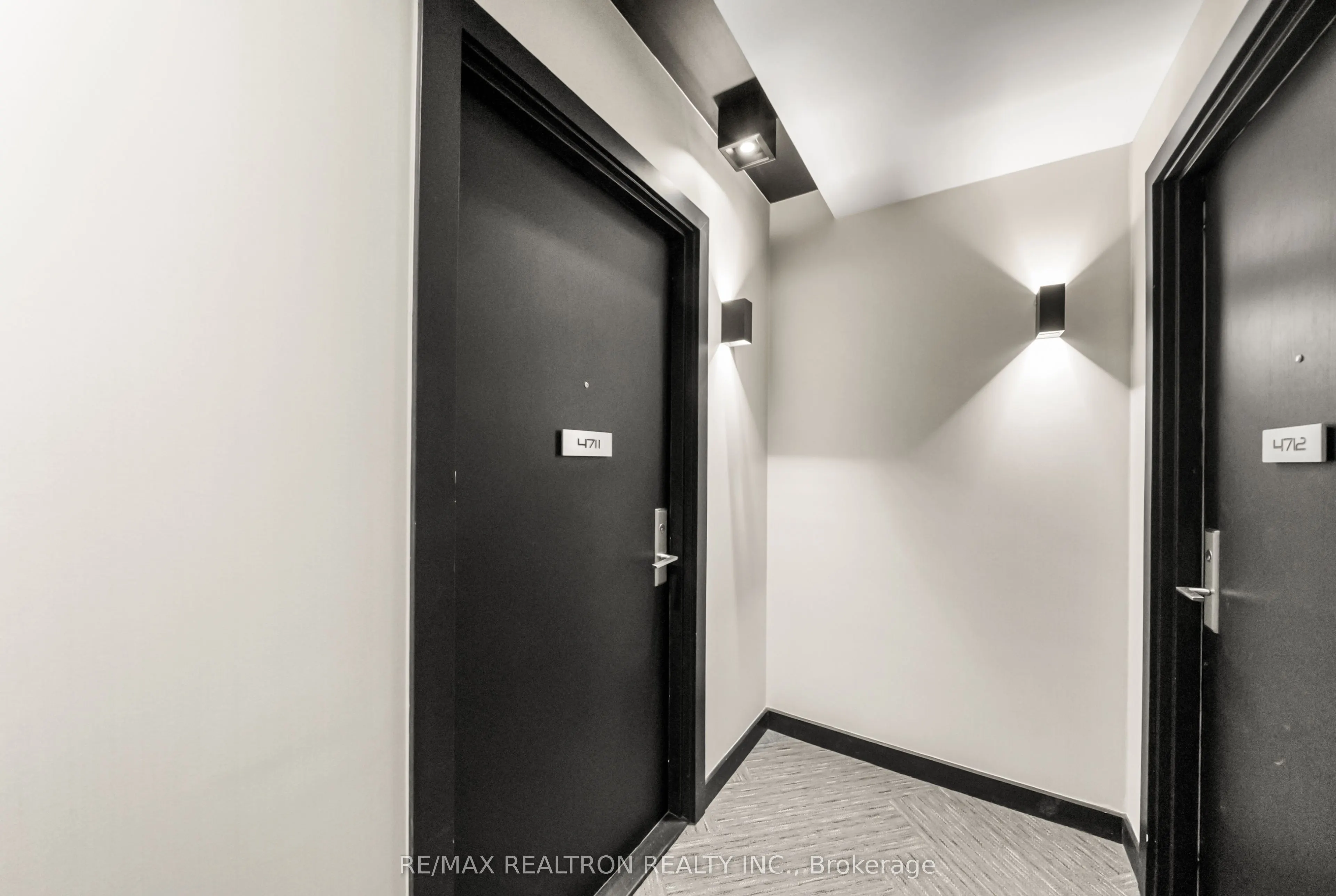 8 Eglinton Avenue E #4711