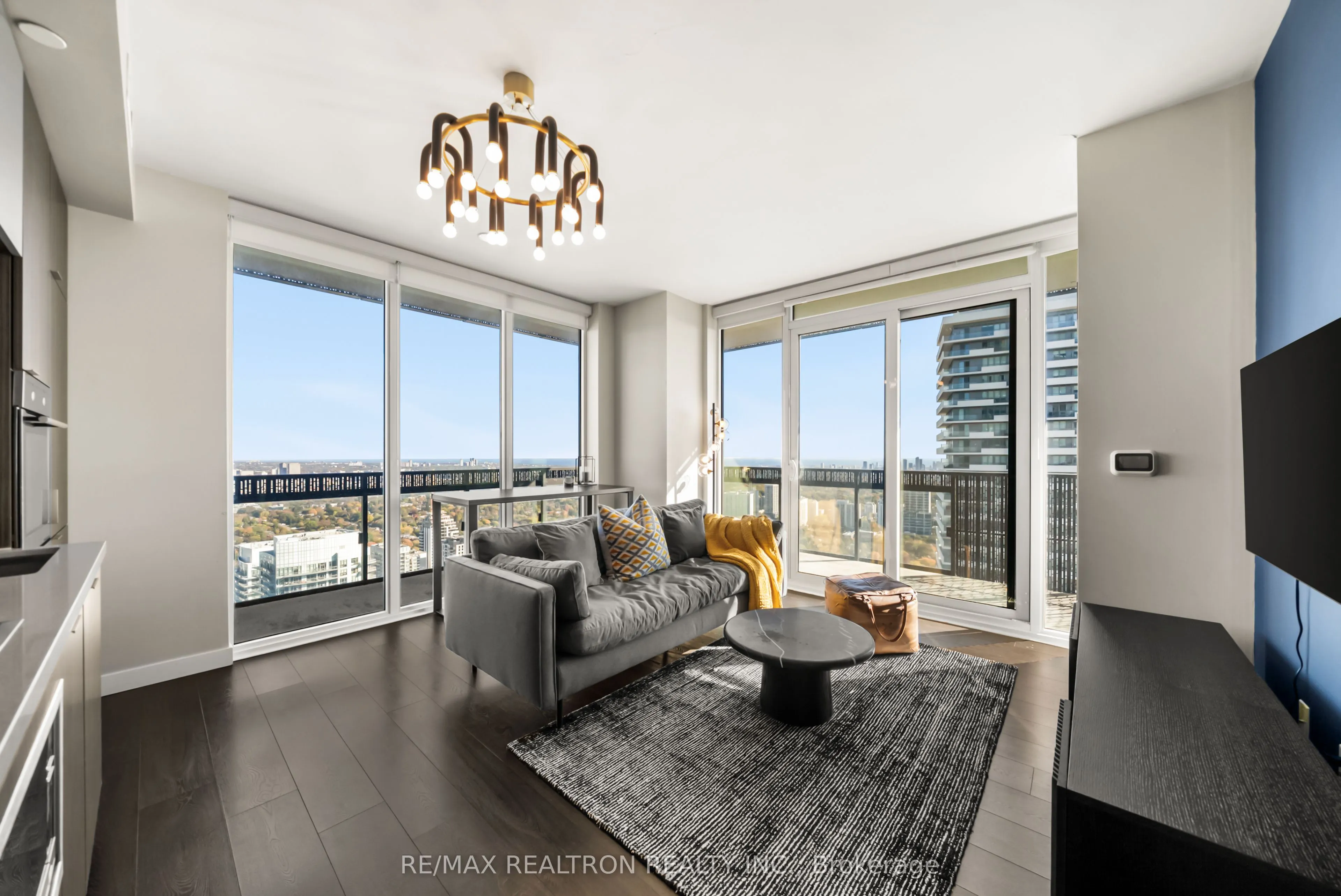 8 Eglinton Avenue E #4711