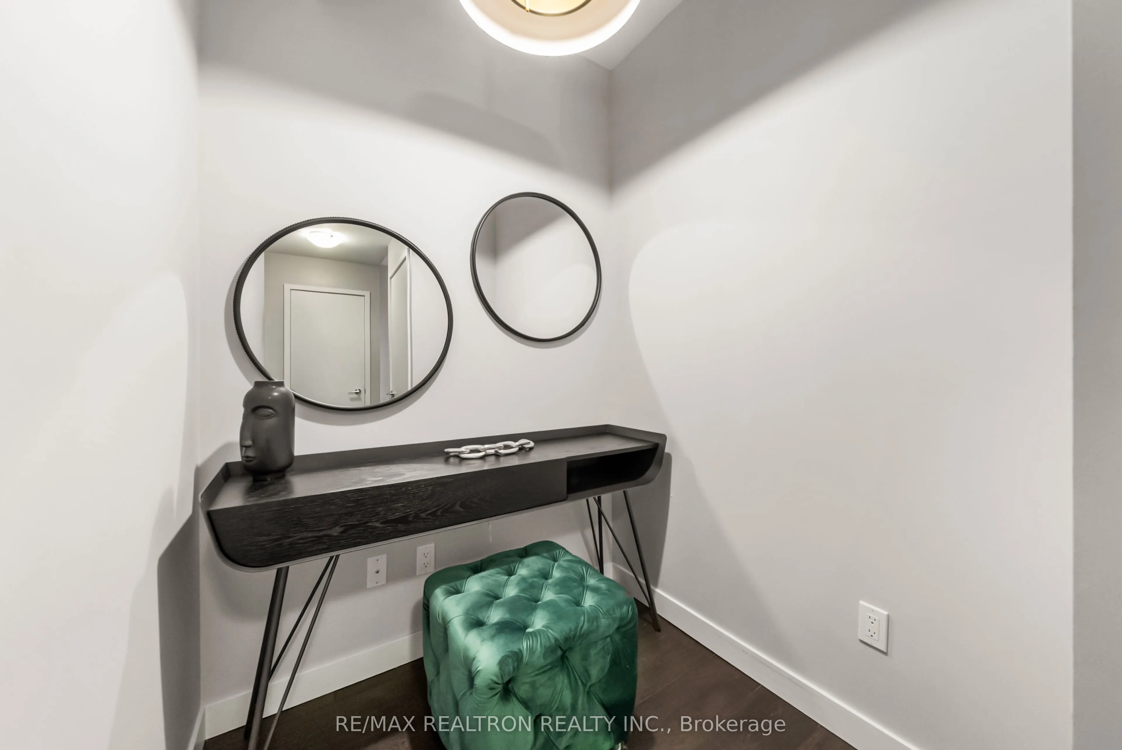 8 Eglinton Avenue E #4711