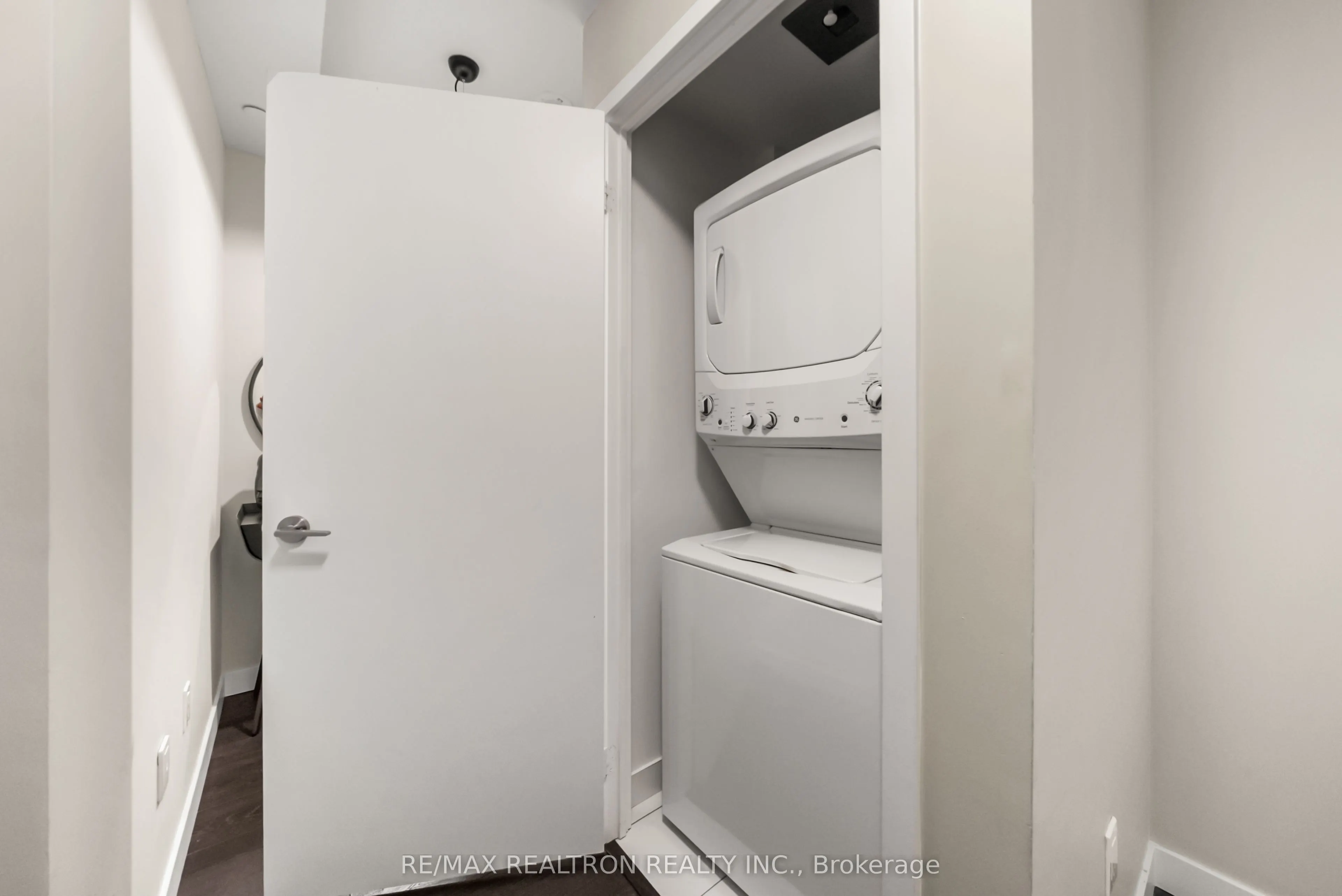 8 Eglinton Avenue E #4711