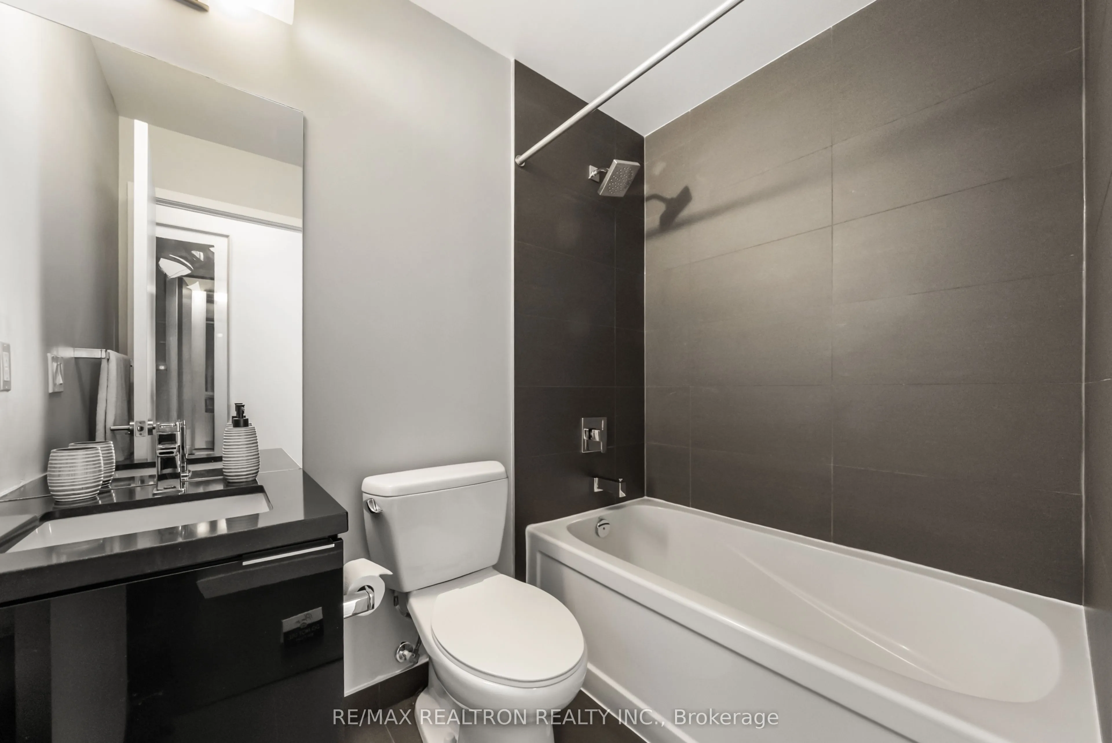 8 Eglinton Avenue E #4711