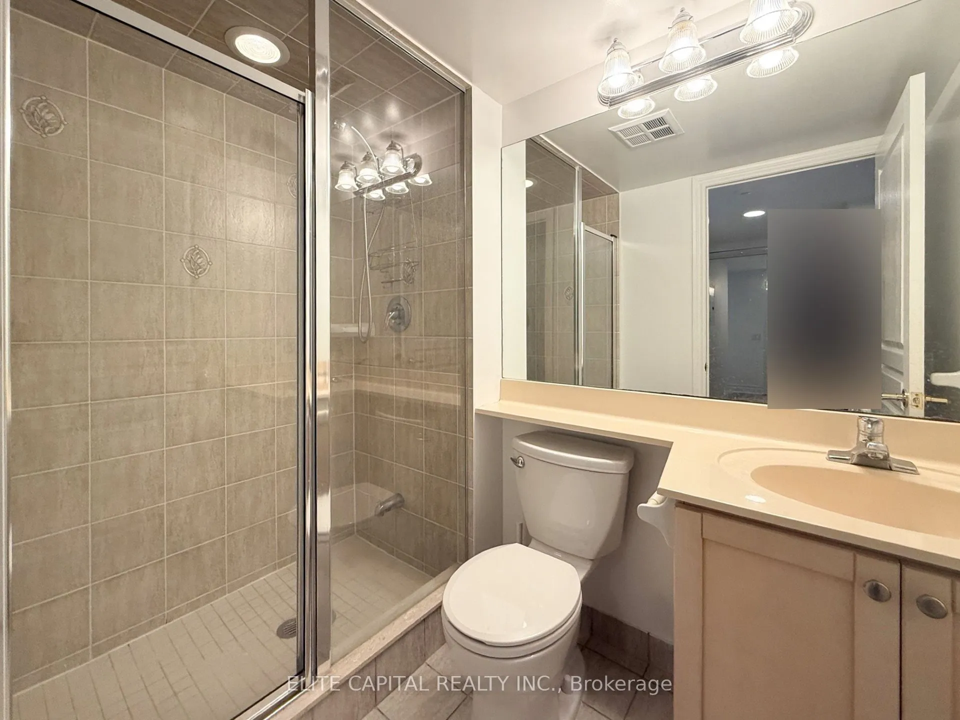 15 Northtown Way #2018