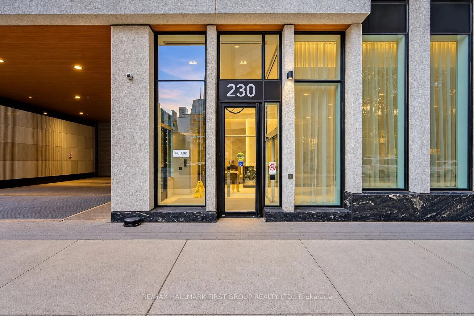 230 Simcoe Street #1235