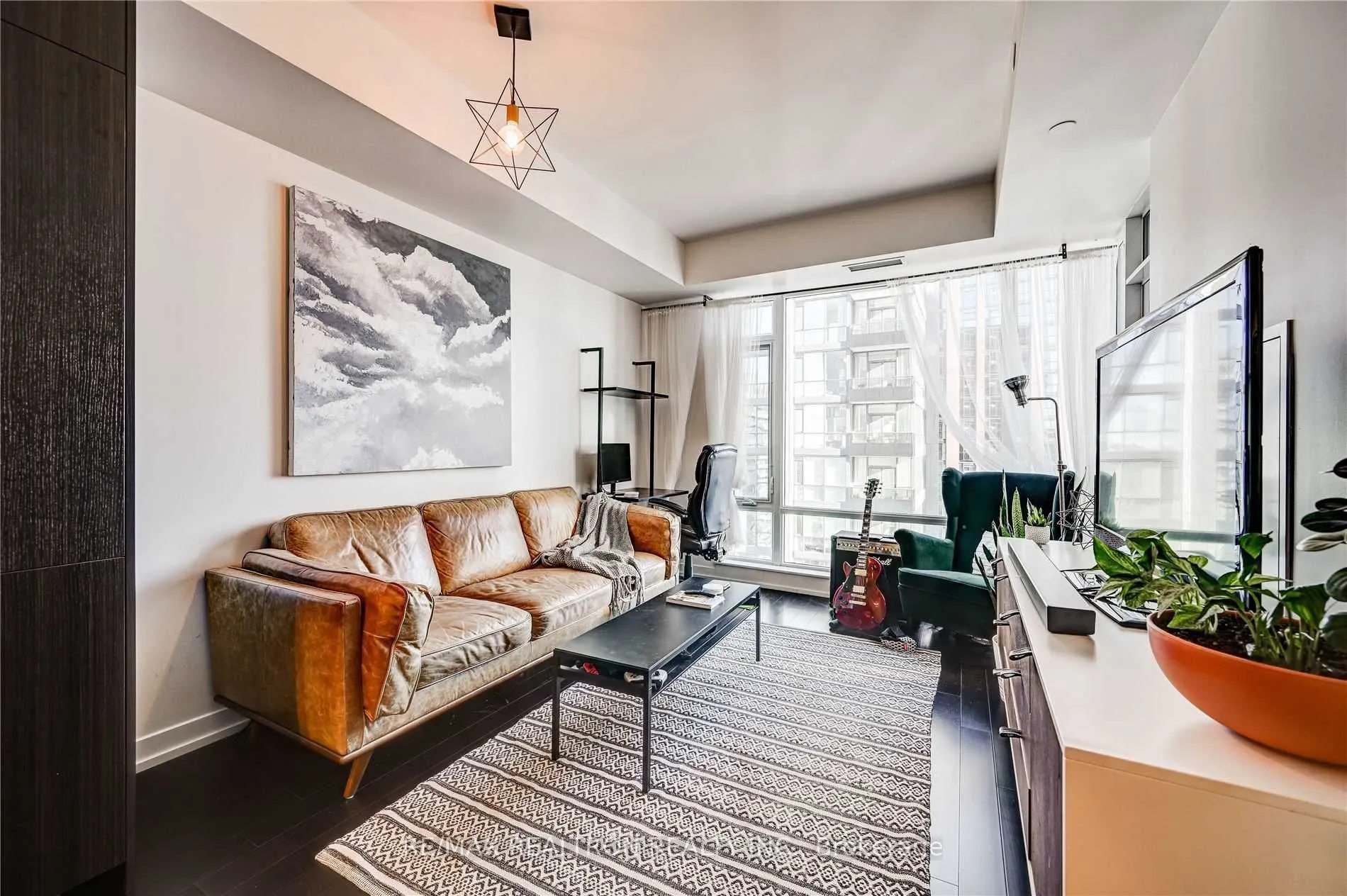 21 Widmer Street #3507