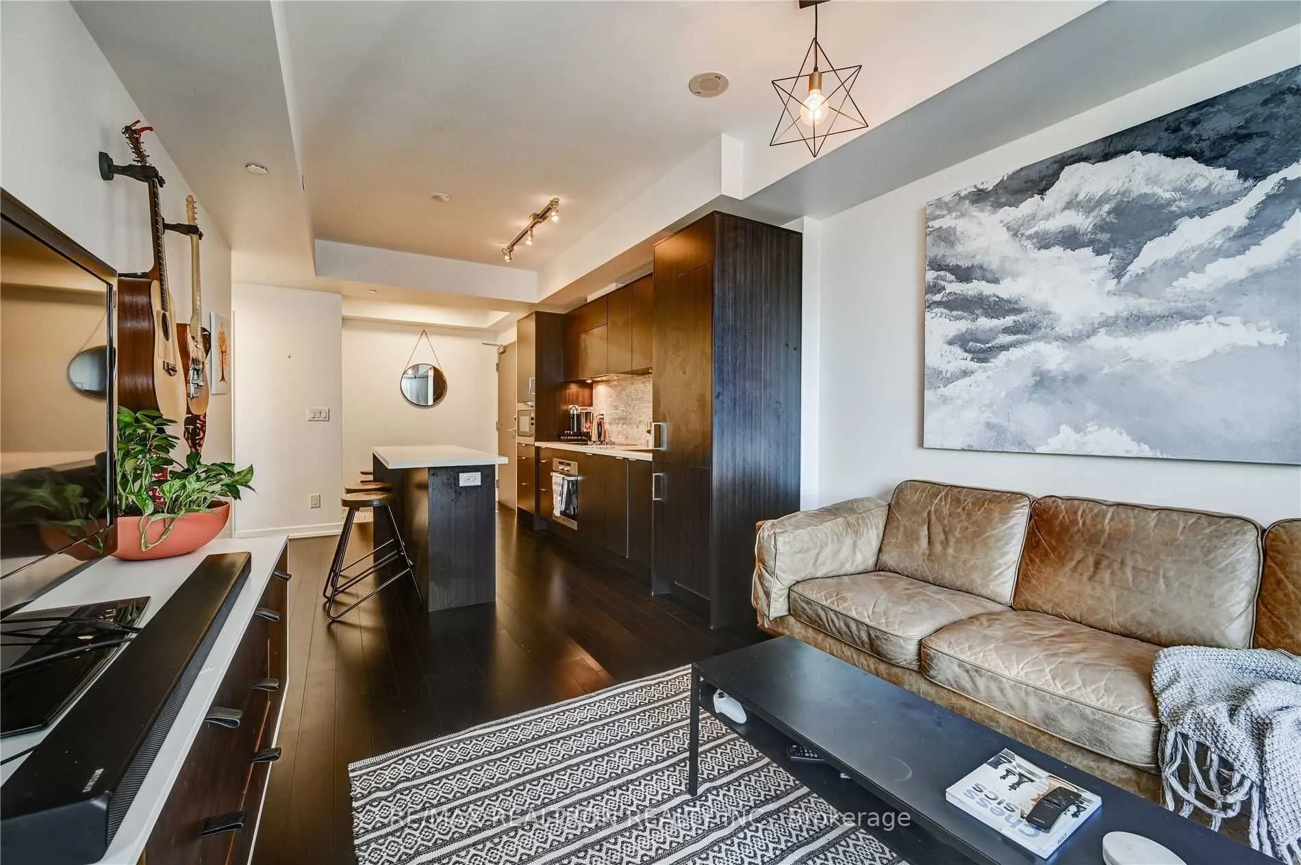 21 Widmer Street #3507