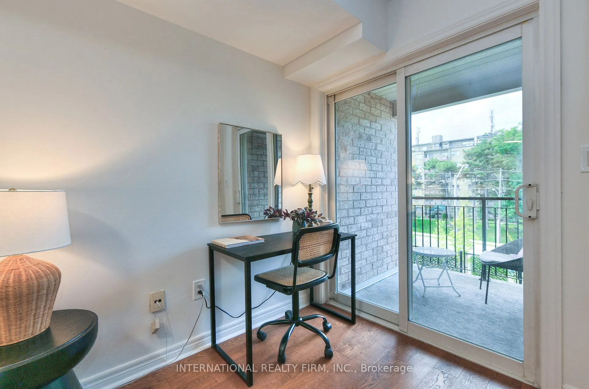 60 Aerodrome Crescent #201