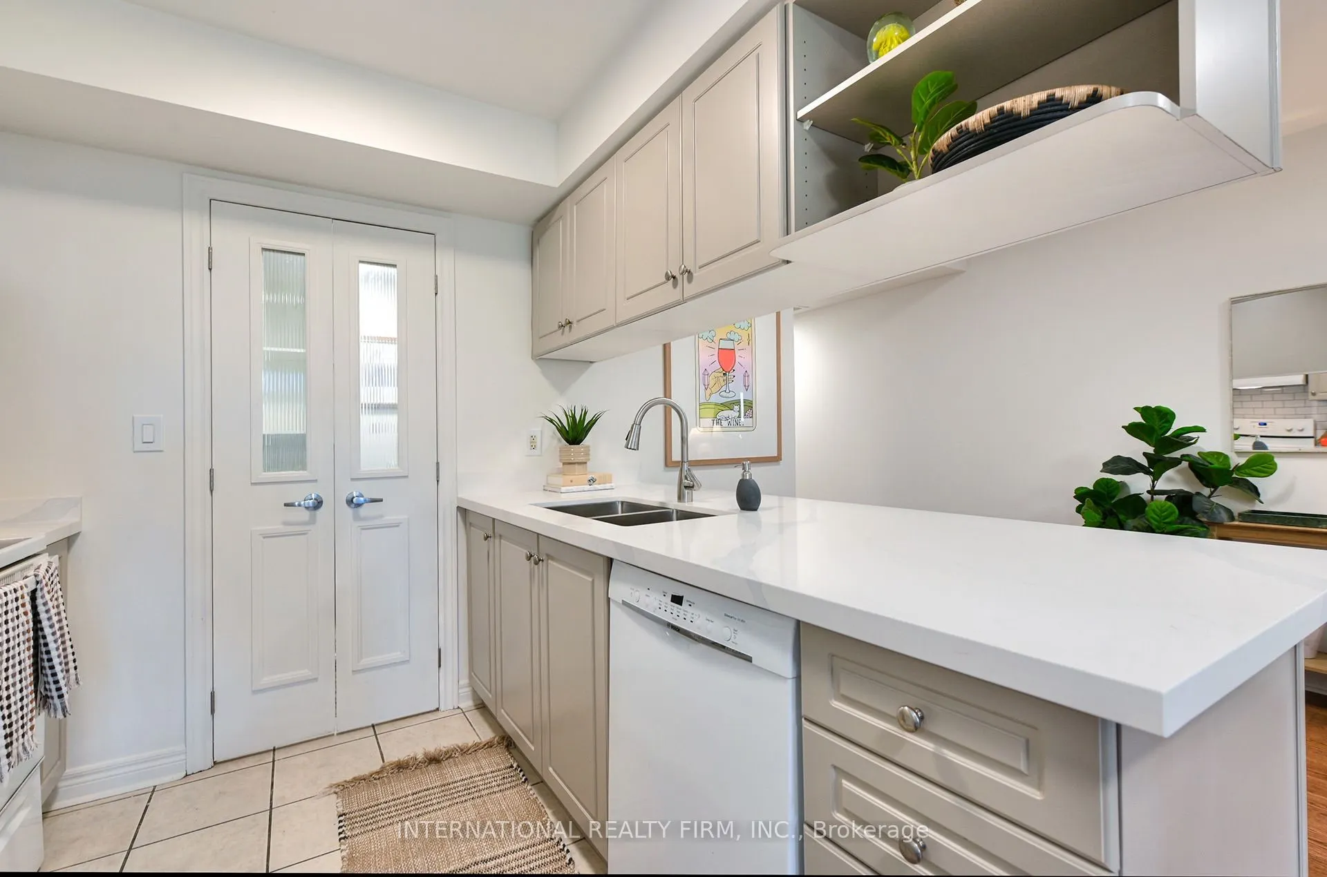 60 Aerodrome Crescent #201