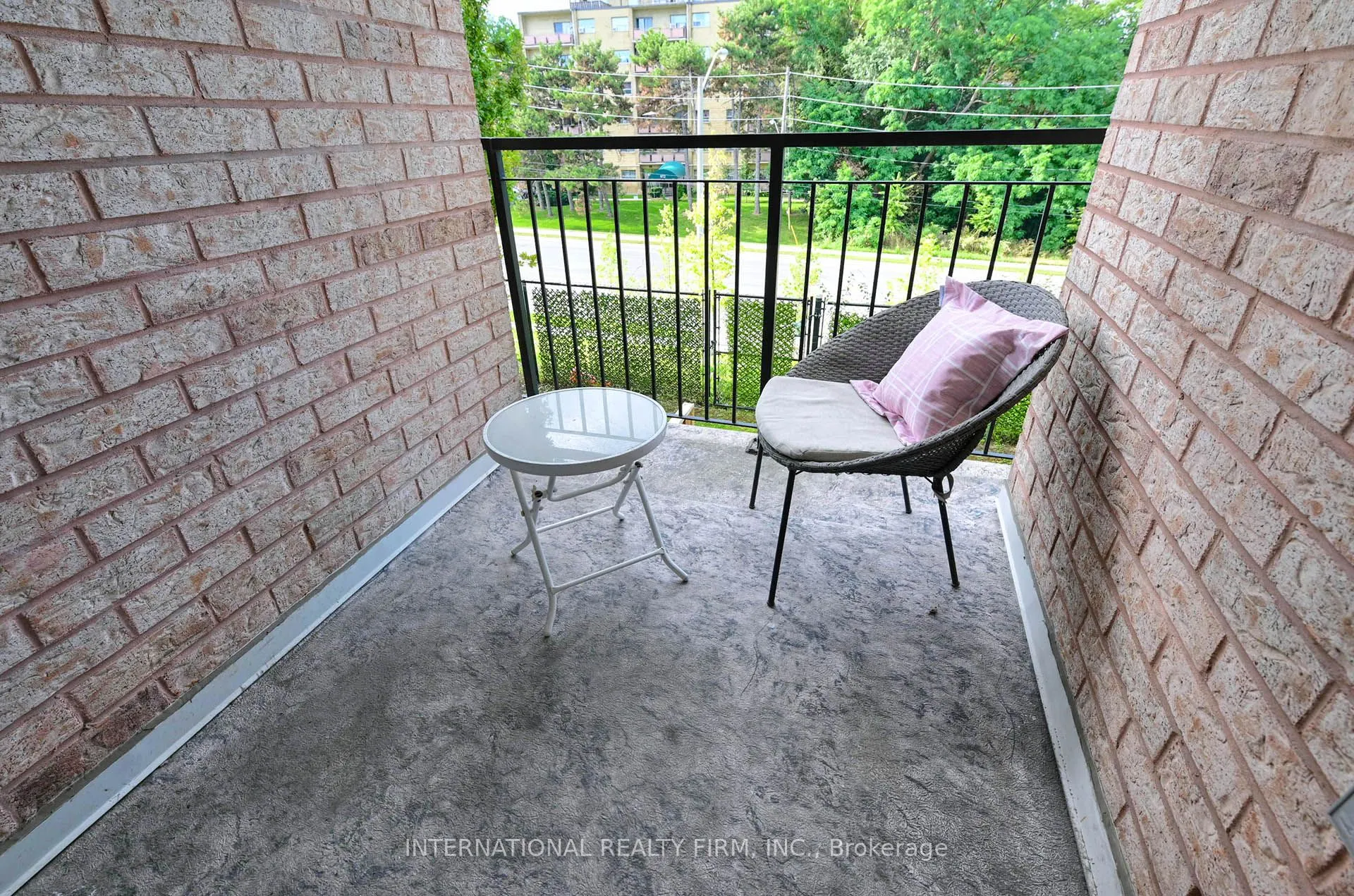 60 Aerodrome Crescent #201
