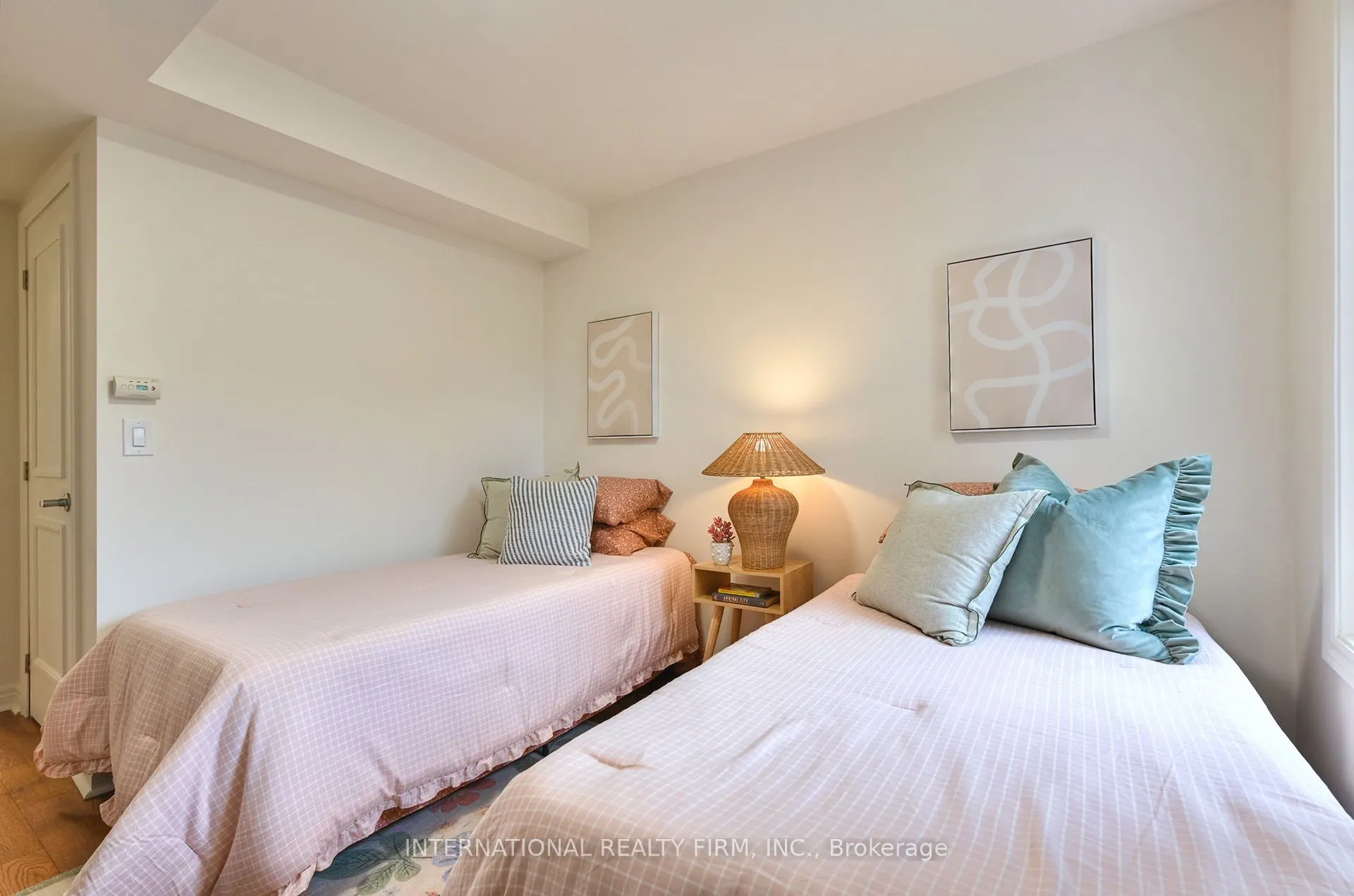 60 Aerodrome Crescent #201