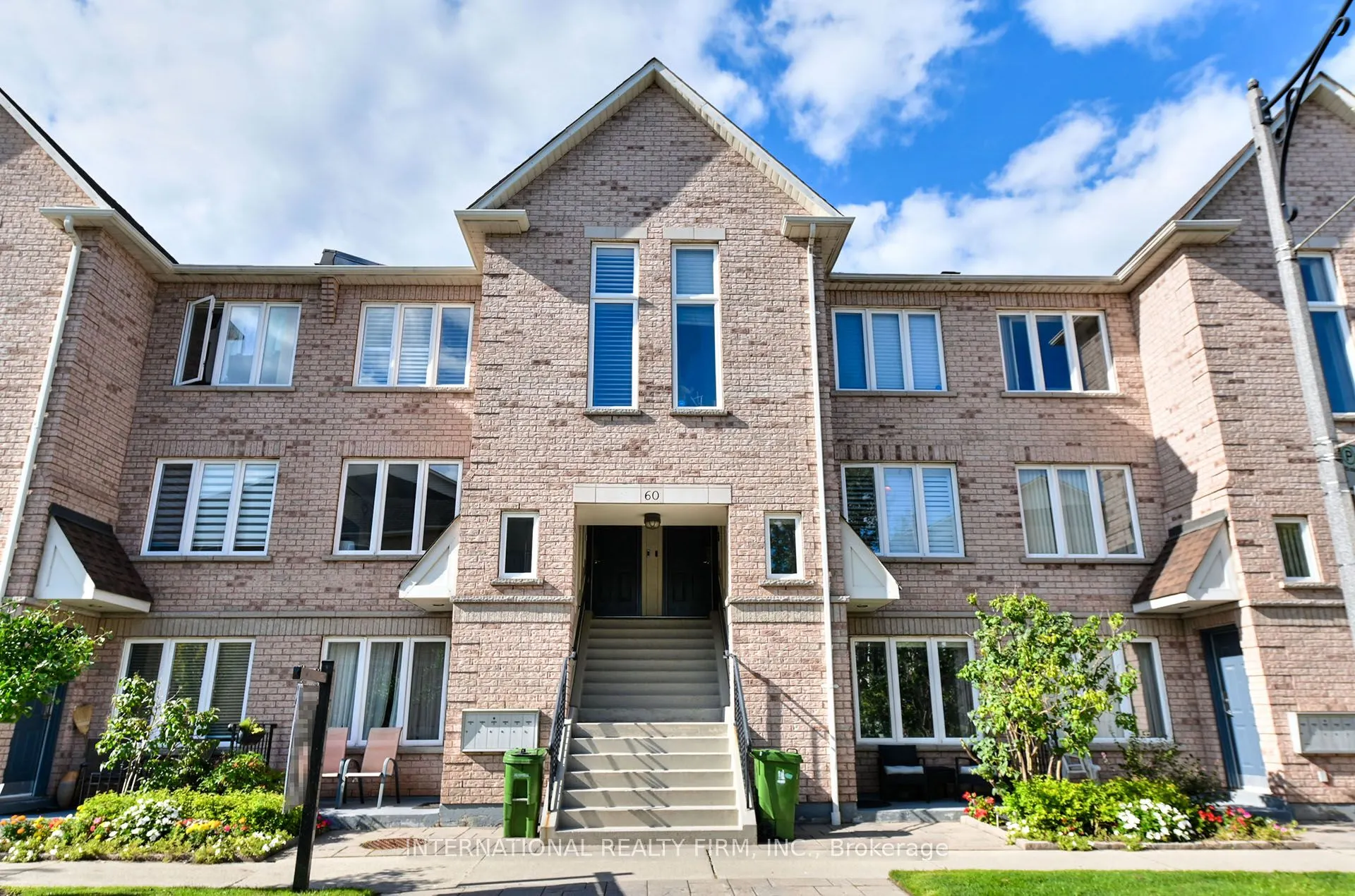 60 Aerodrome Crescent #201
