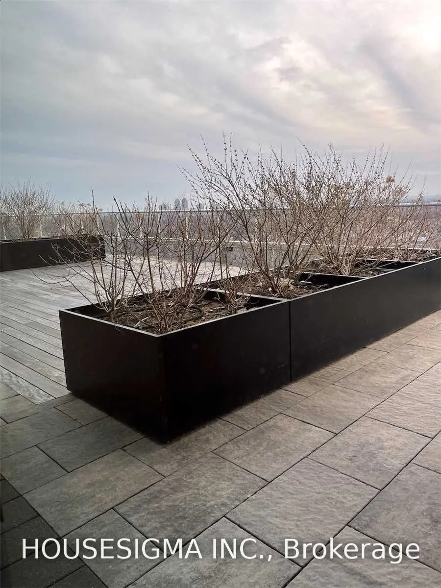 58 Orchard View Boulevard #1005