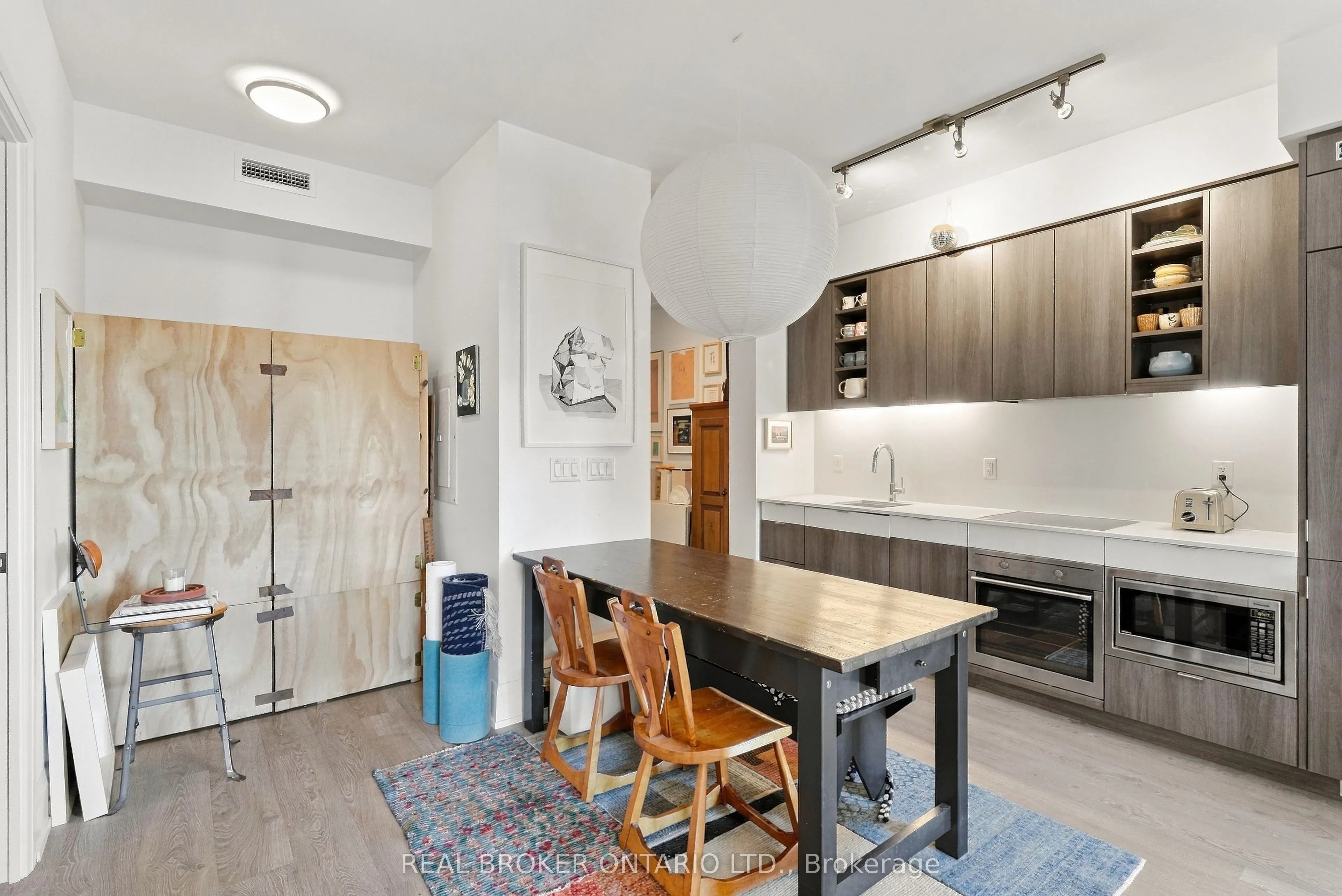 101 Erskine Avenue #2004