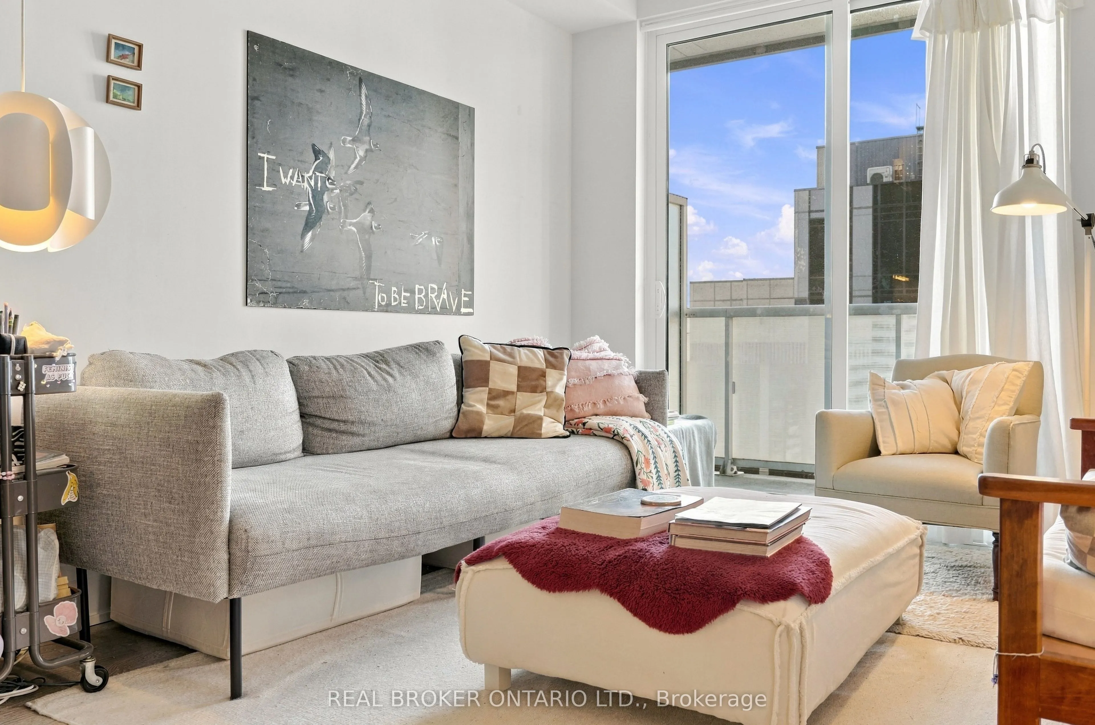 101 Erskine Avenue #2004