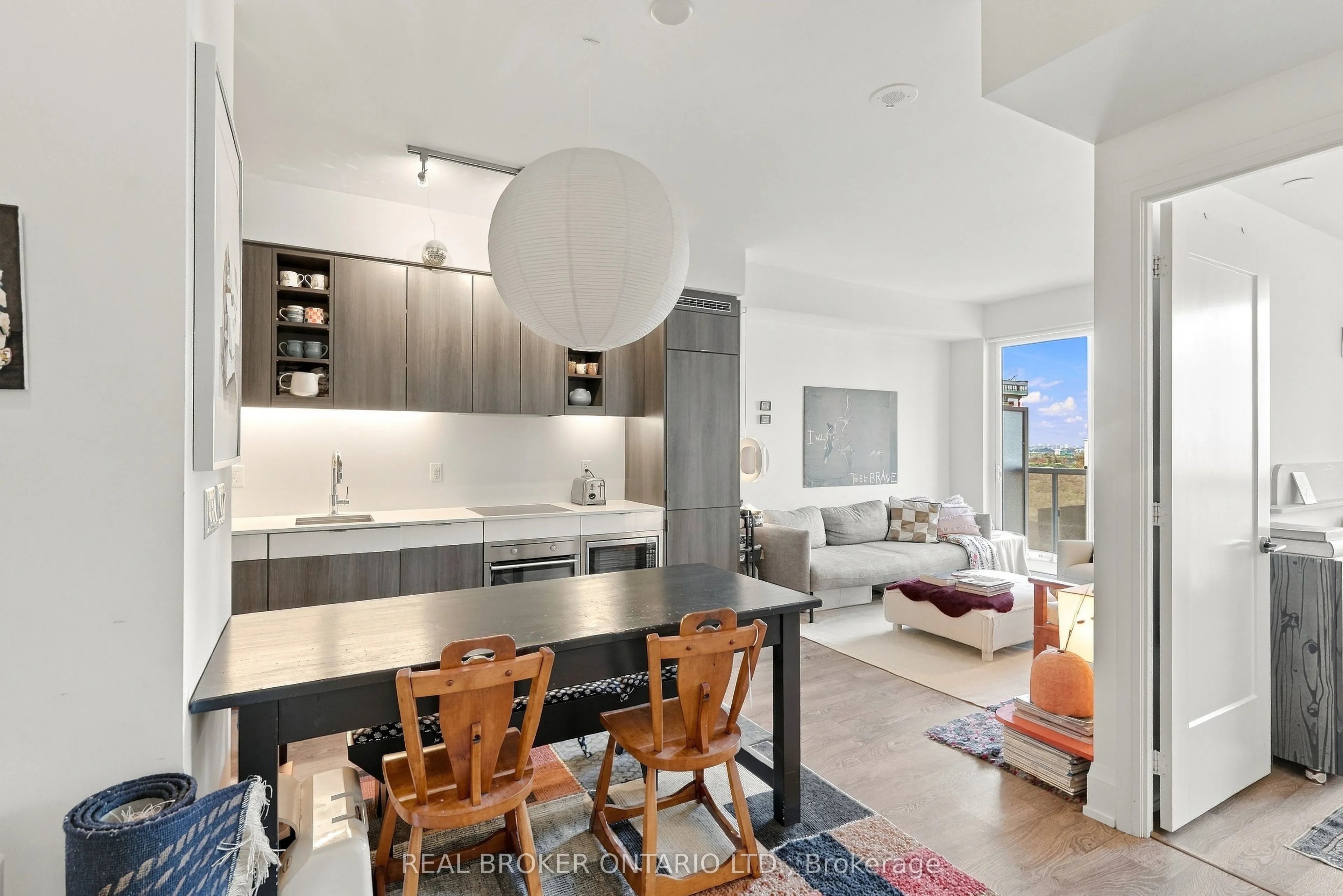 101 Erskine Avenue #2004