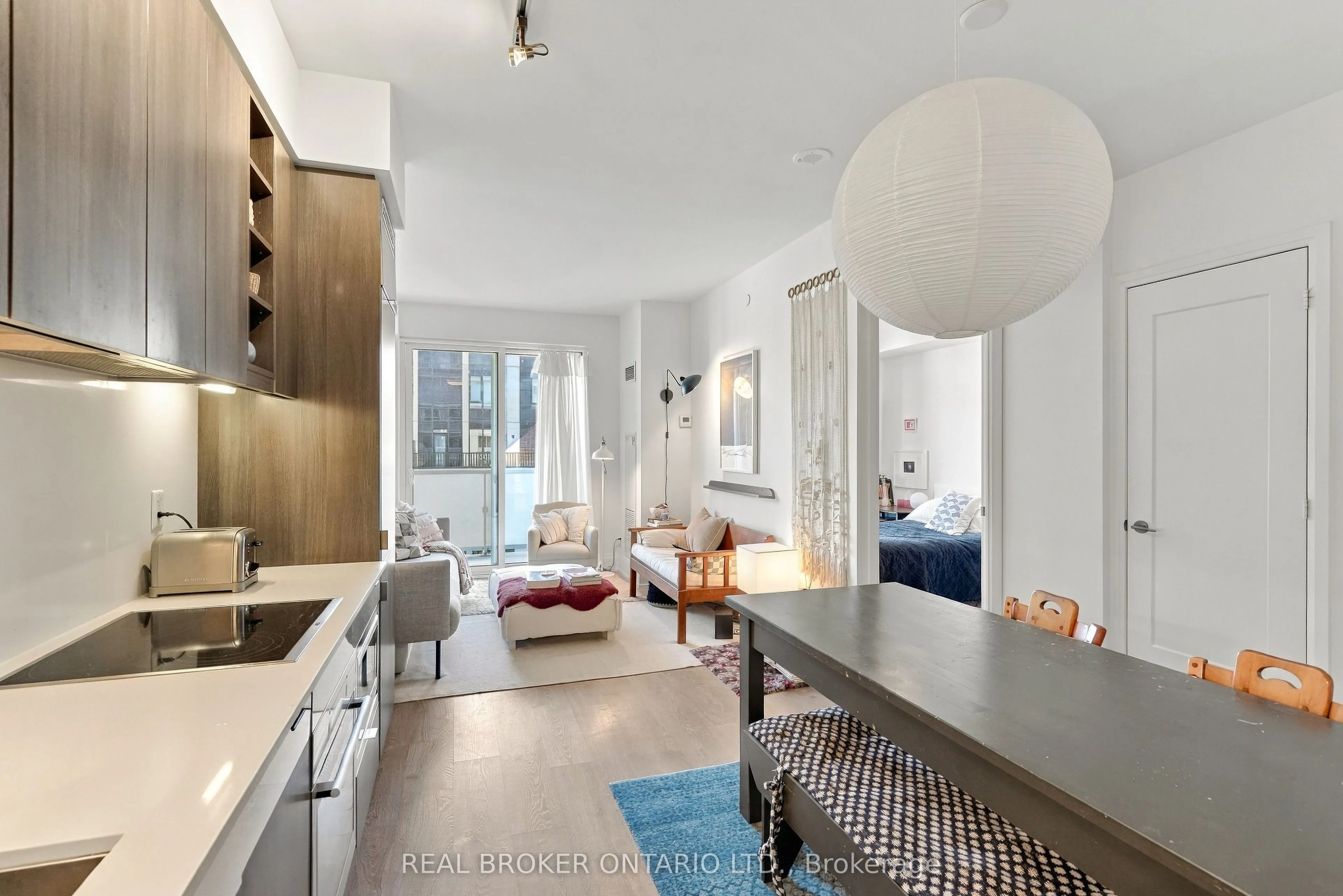 101 Erskine Avenue #2004