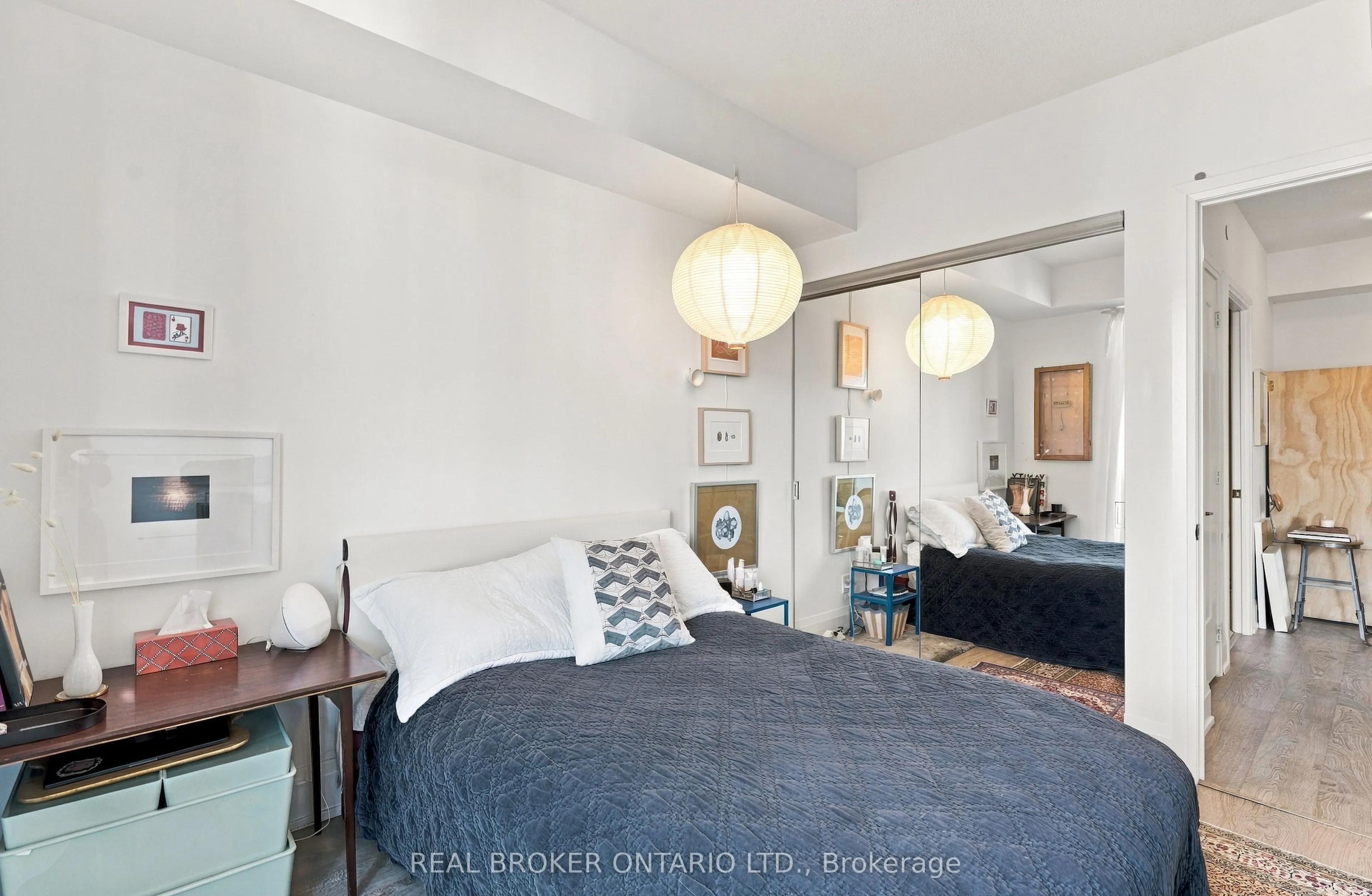 101 Erskine Avenue #2004