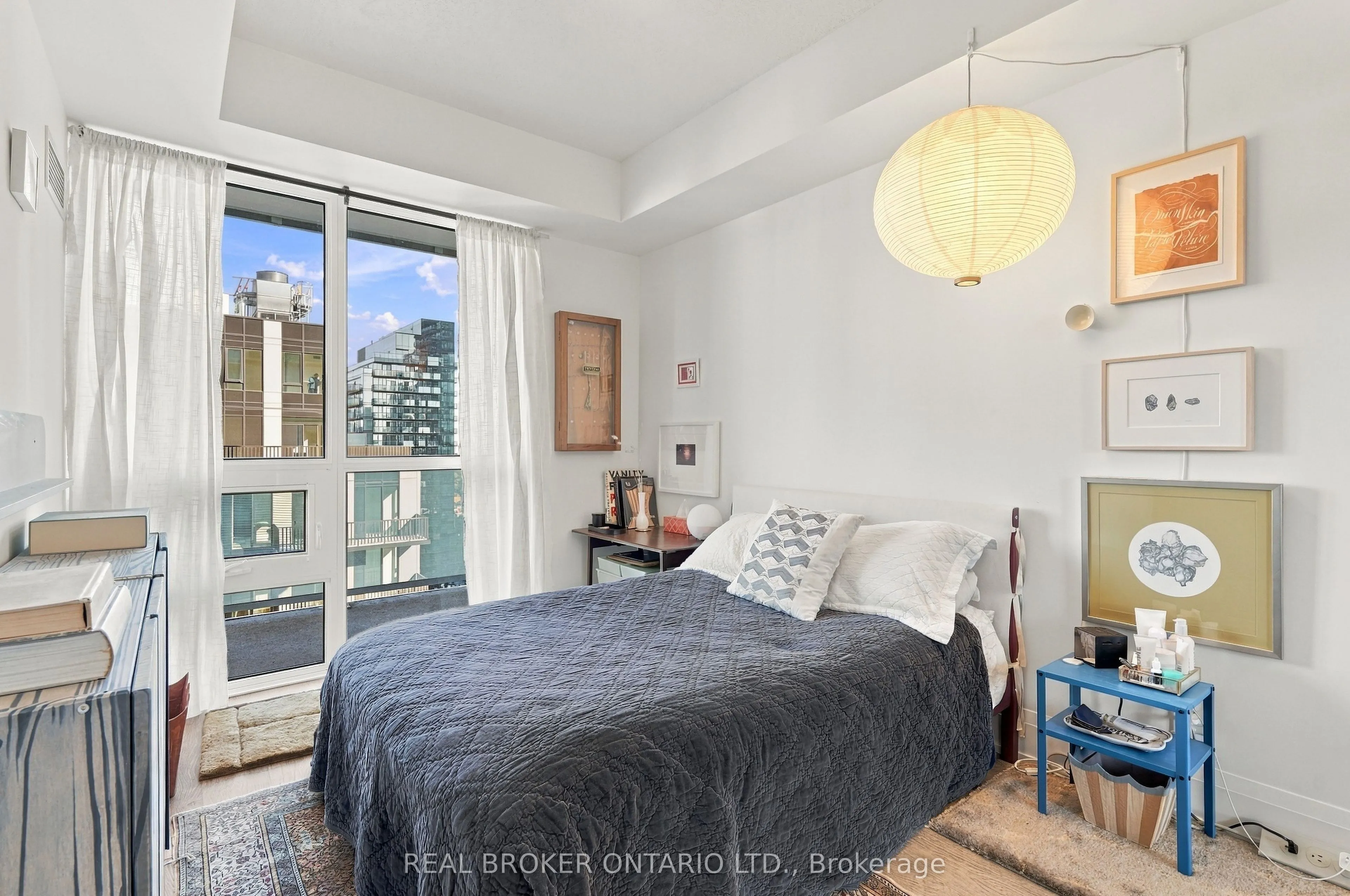 101 Erskine Avenue #2004